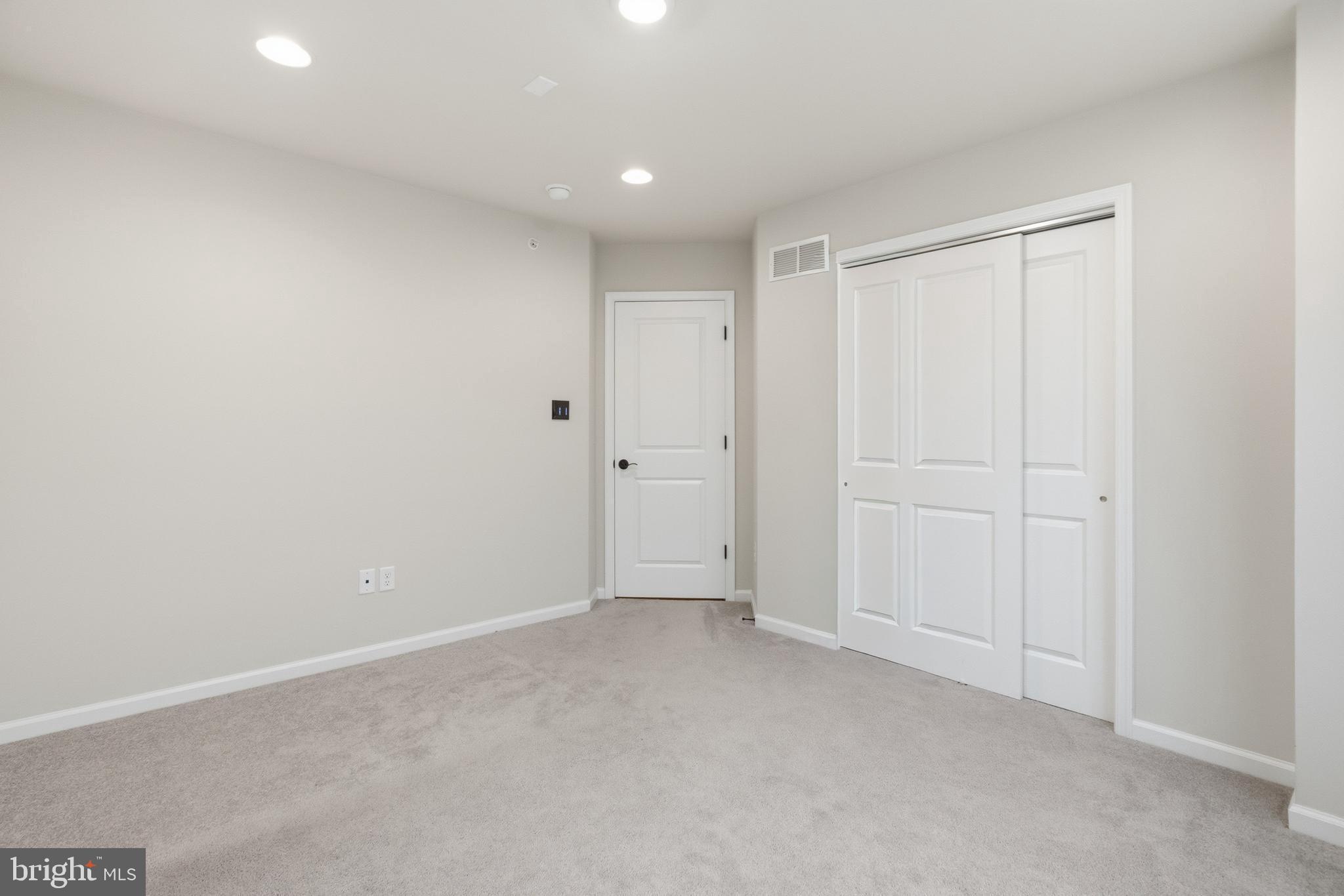 SPRING OAK - Residential