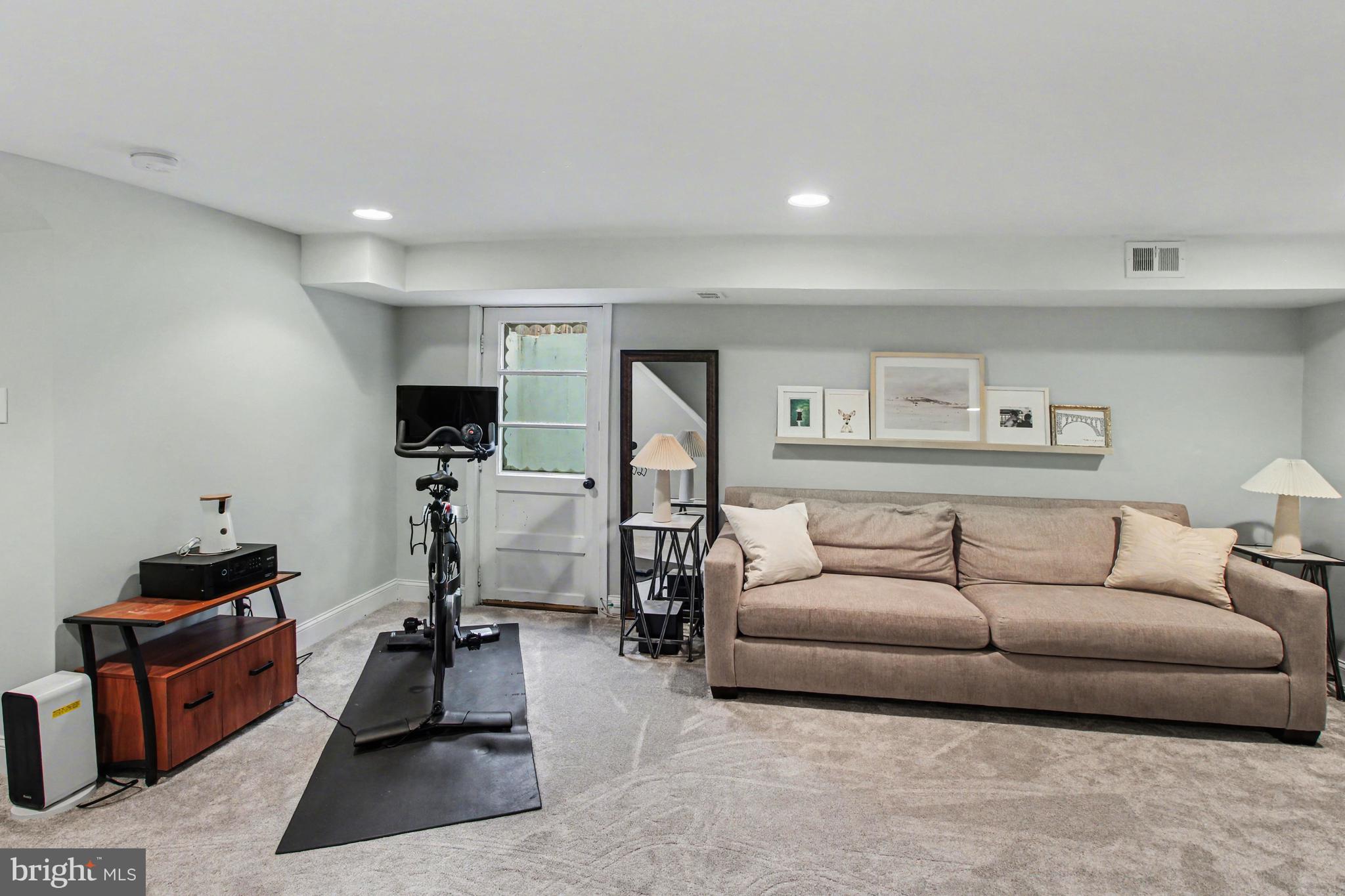 ROXBOROUGH - Residential