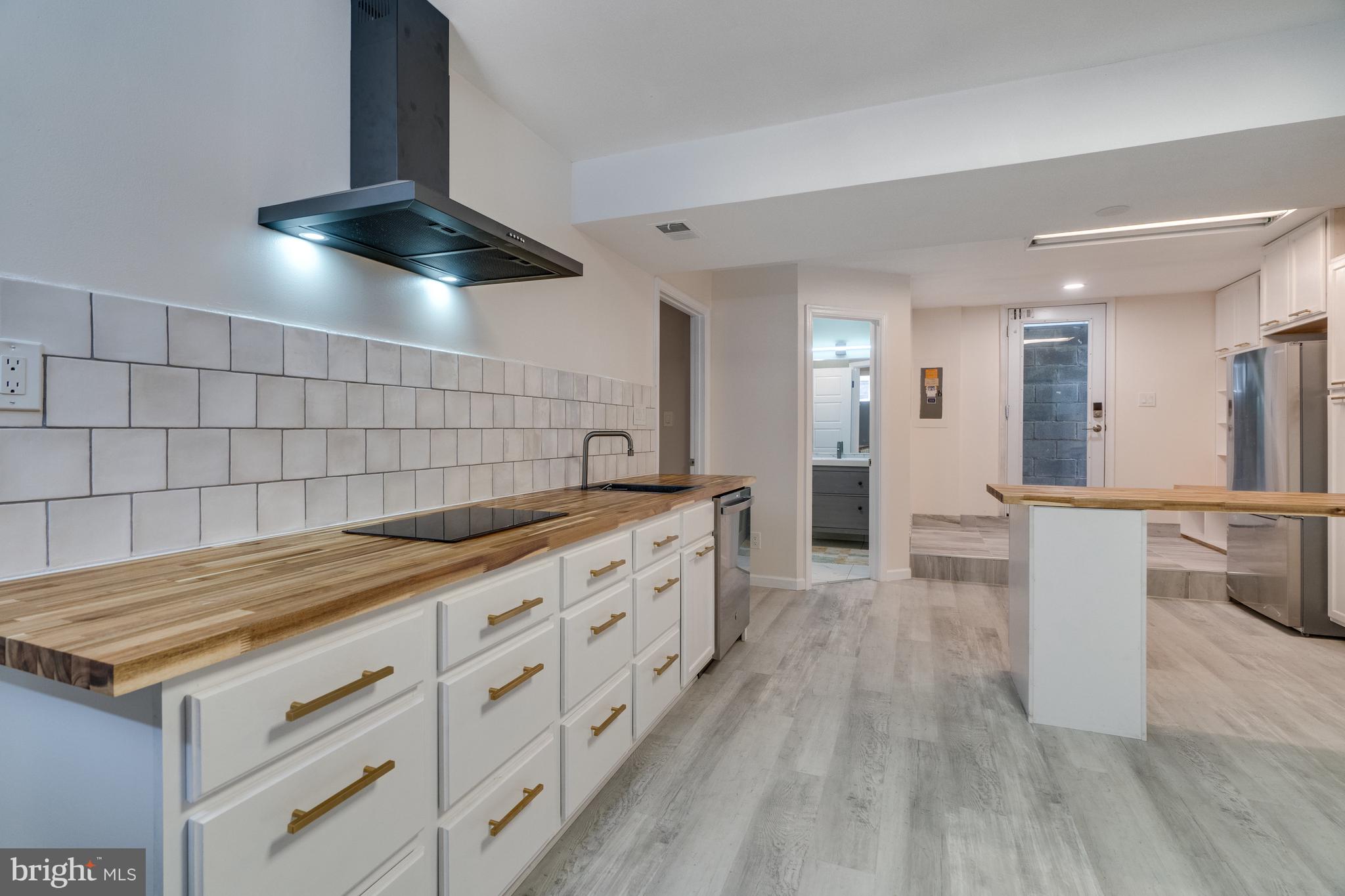 FOX MILL ESTATES - Residential