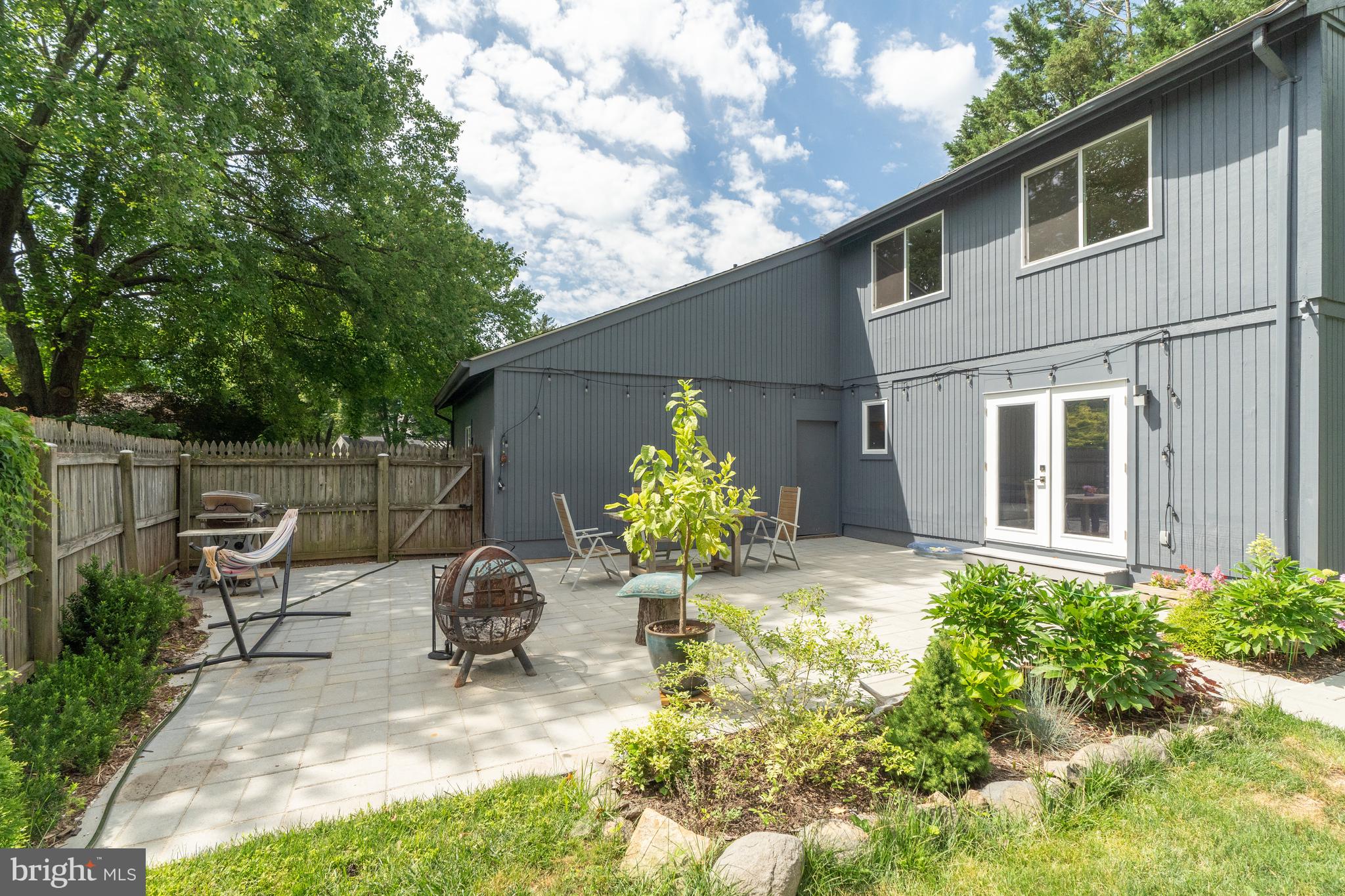 FOX MILL ESTATES - Residential