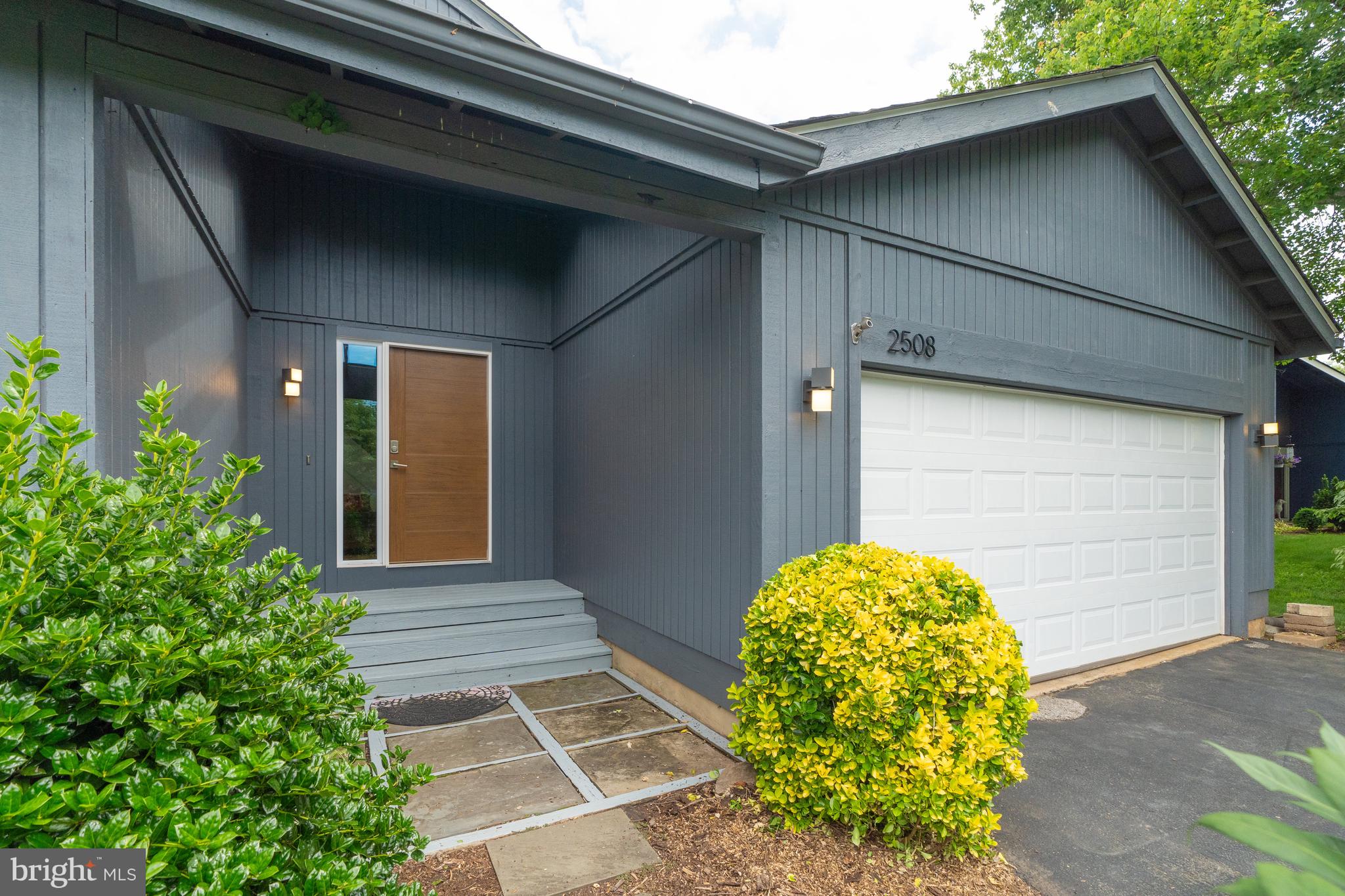 FOX MILL ESTATES - Residential