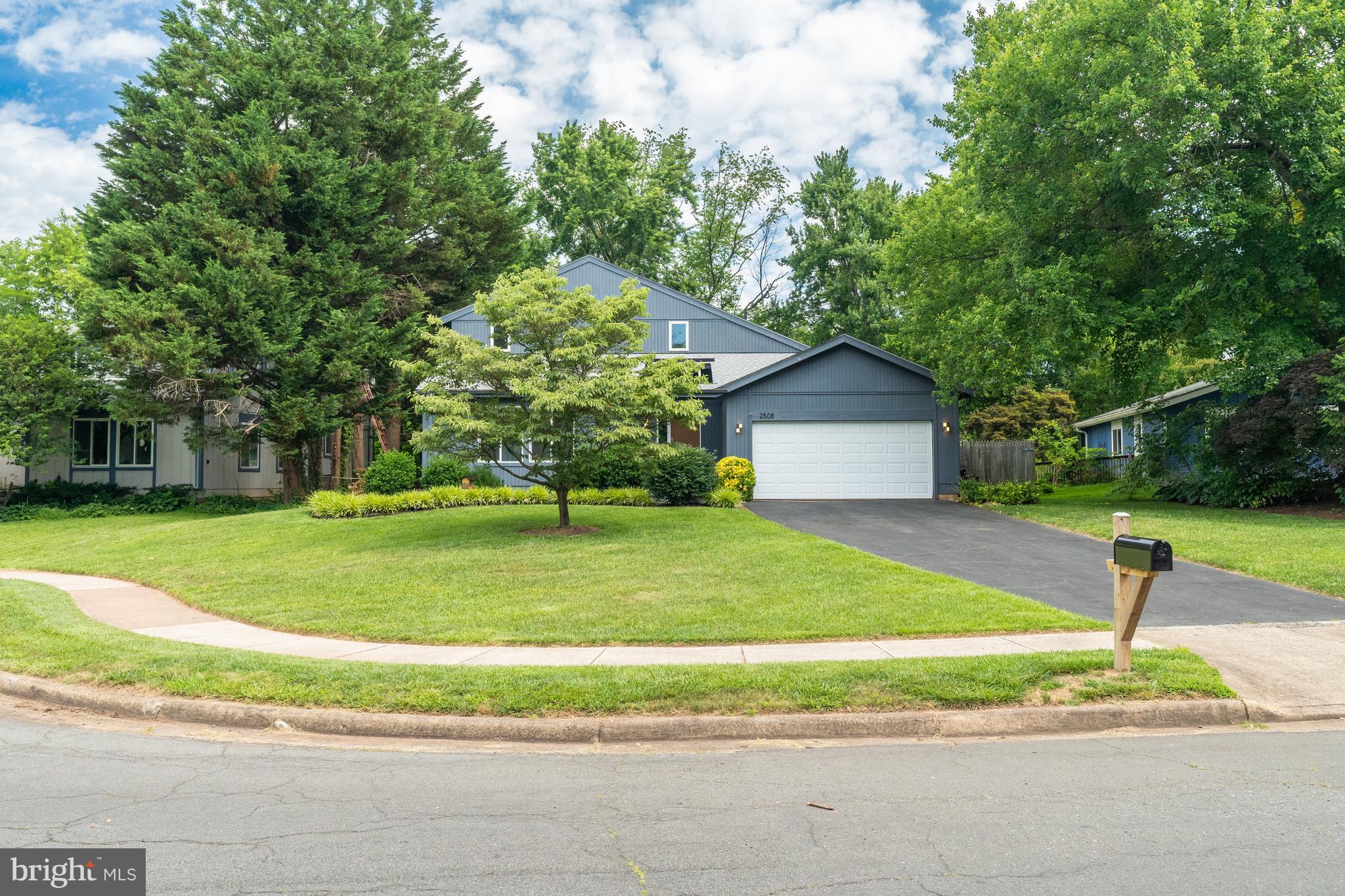 FOX MILL ESTATES - Residential