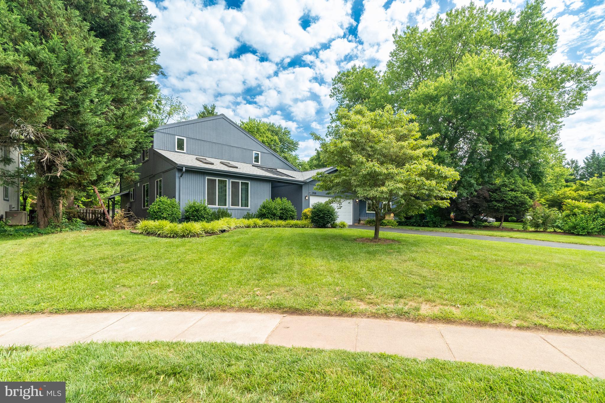 FOX MILL ESTATES - Residential