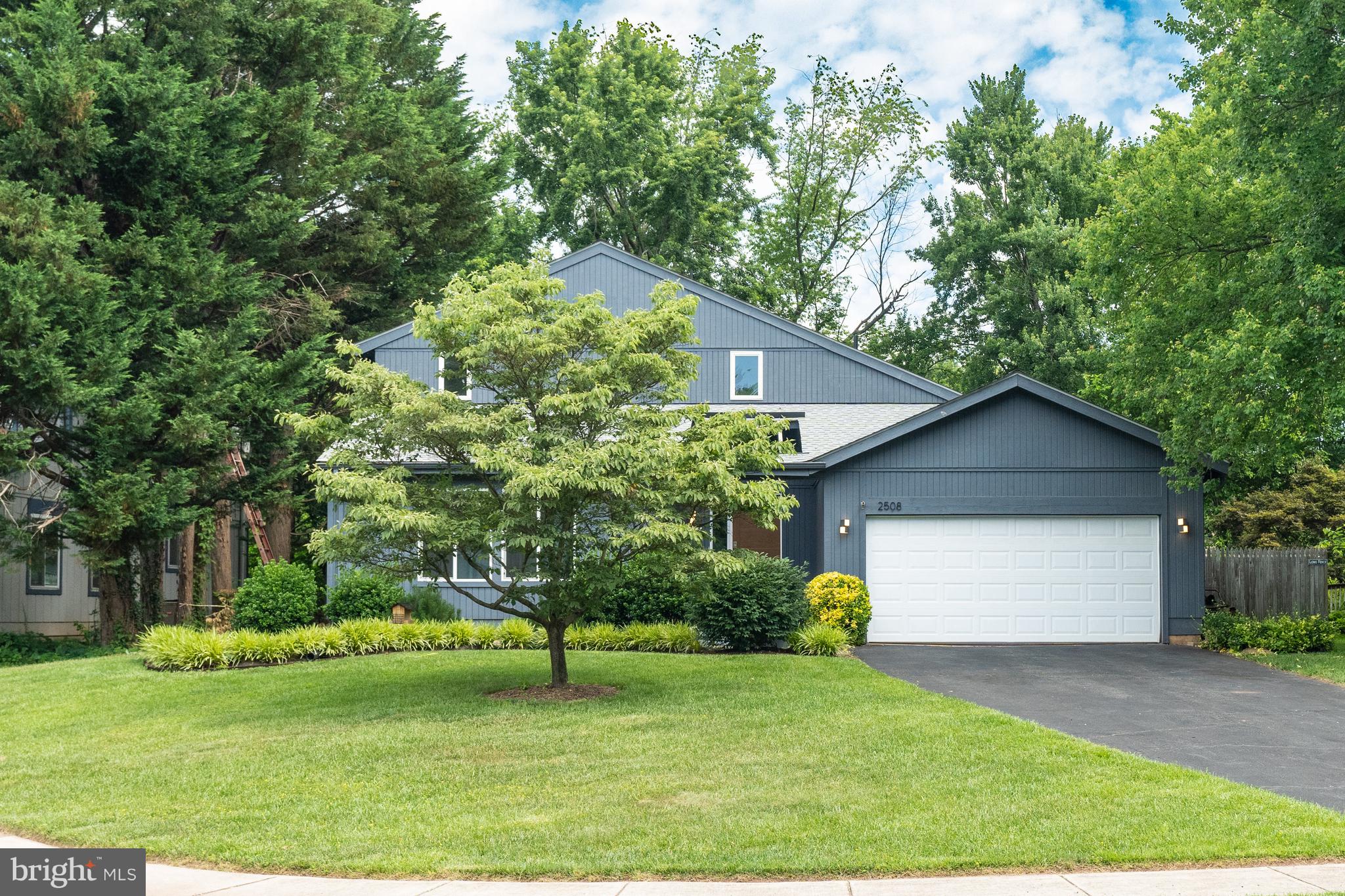 FOX MILL ESTATES - Residential