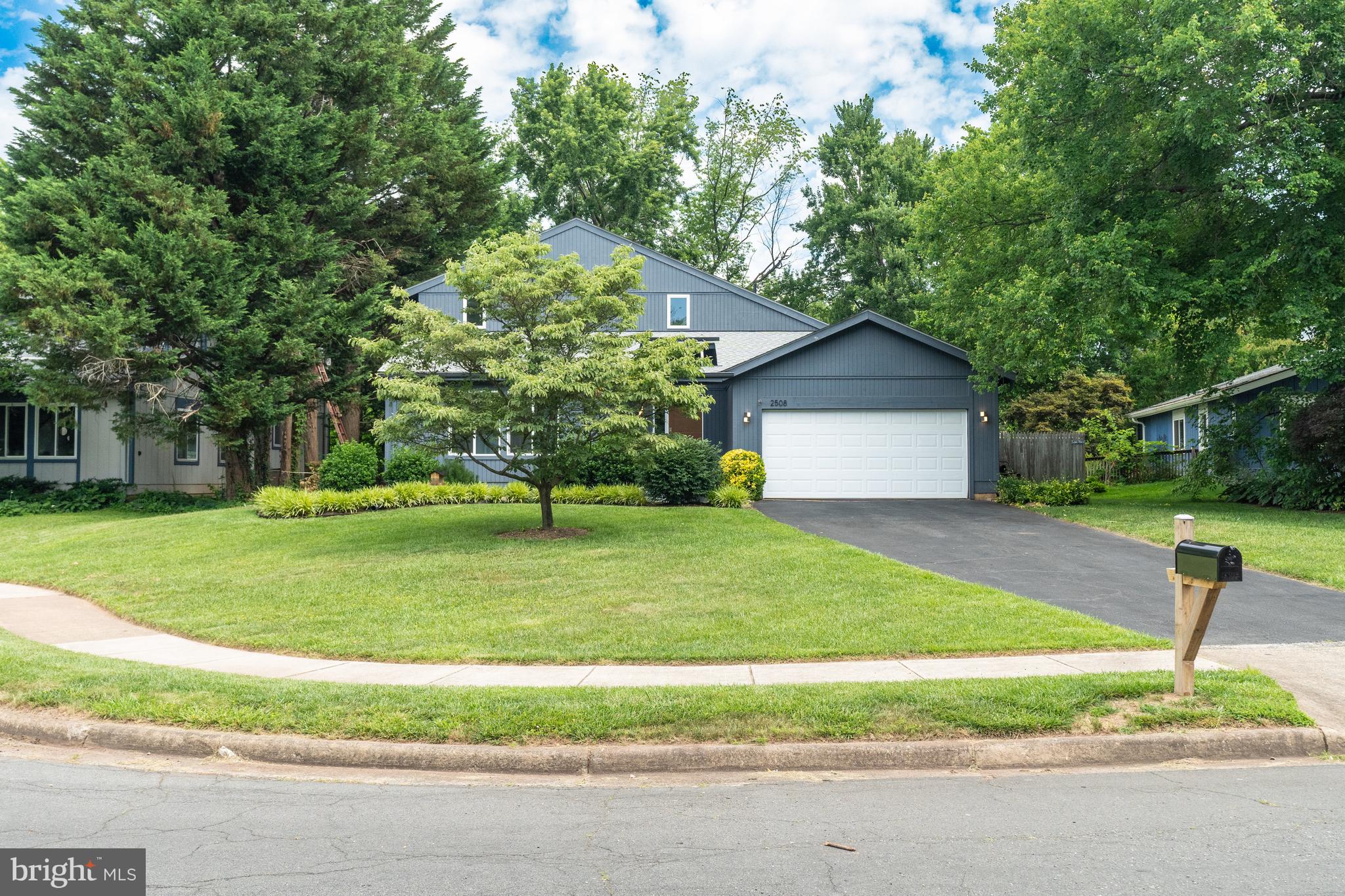 FOX MILL ESTATES - Residential