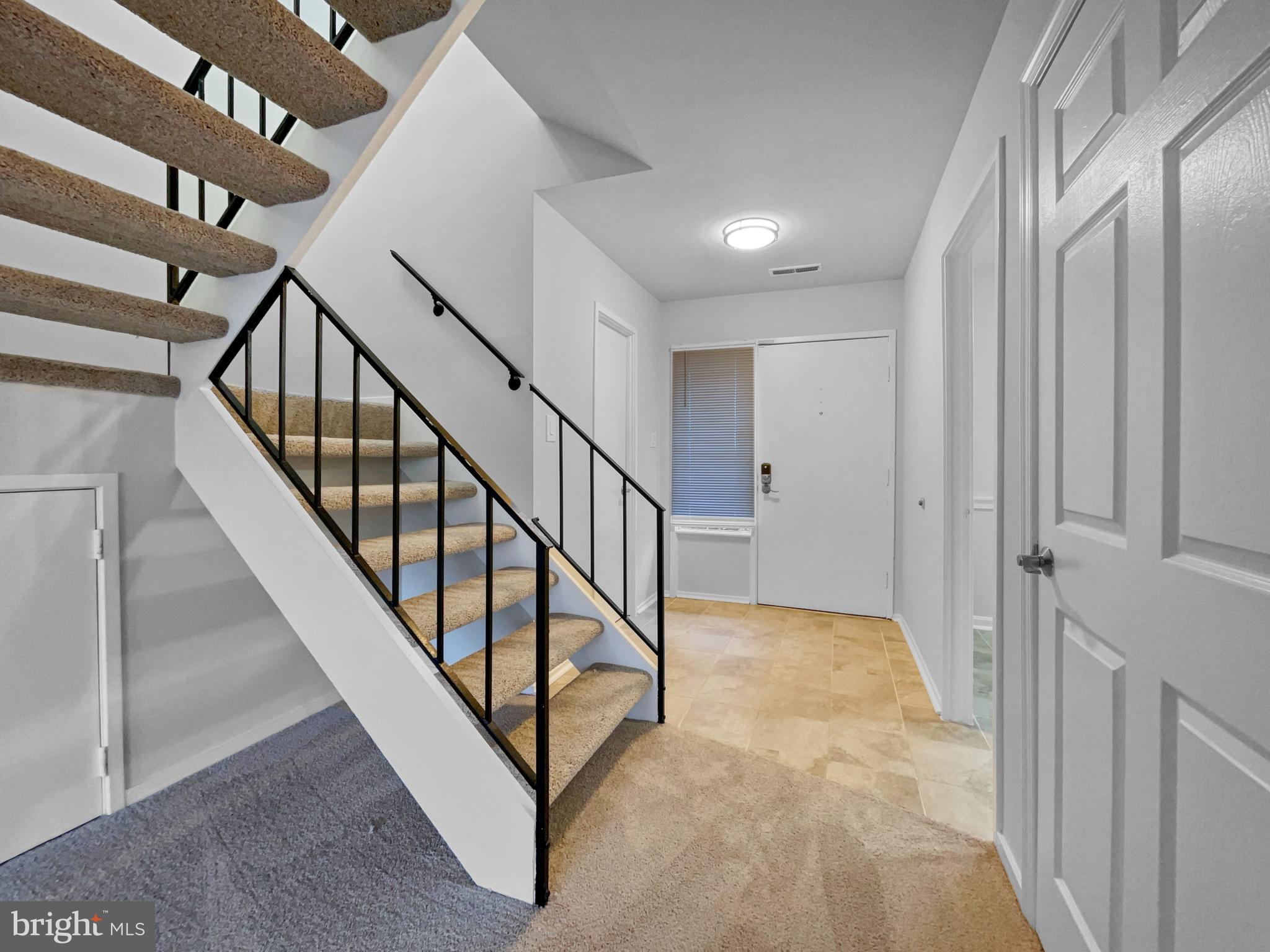 COVERSTONE SQUARE - Residential