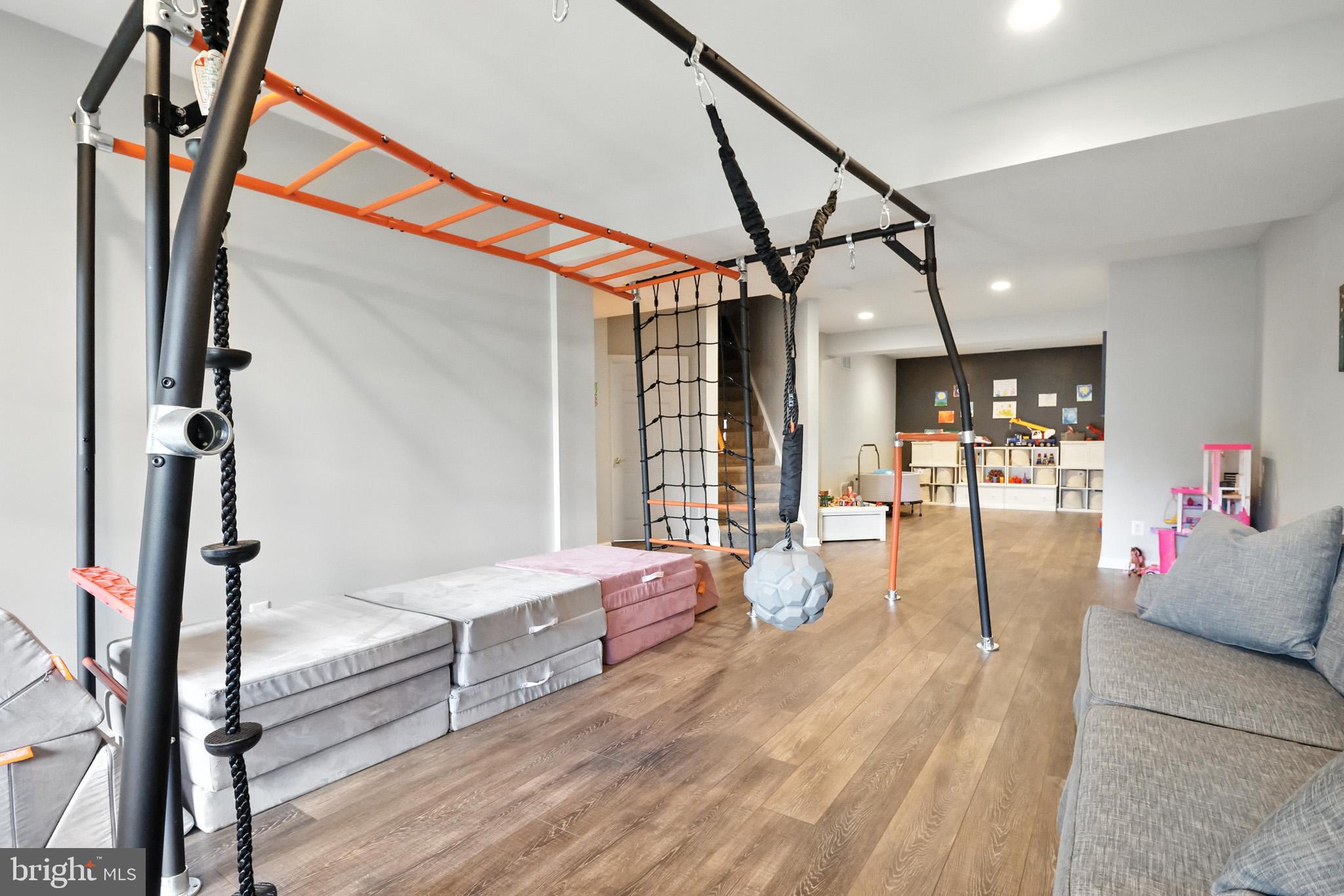 LANSDOWNE ON THE POTOMAC - Residential