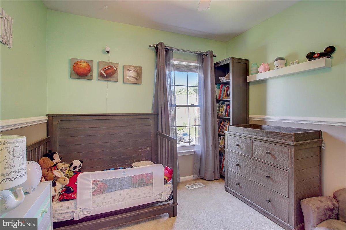 CONSTANT FRIENDSHIP - Residential