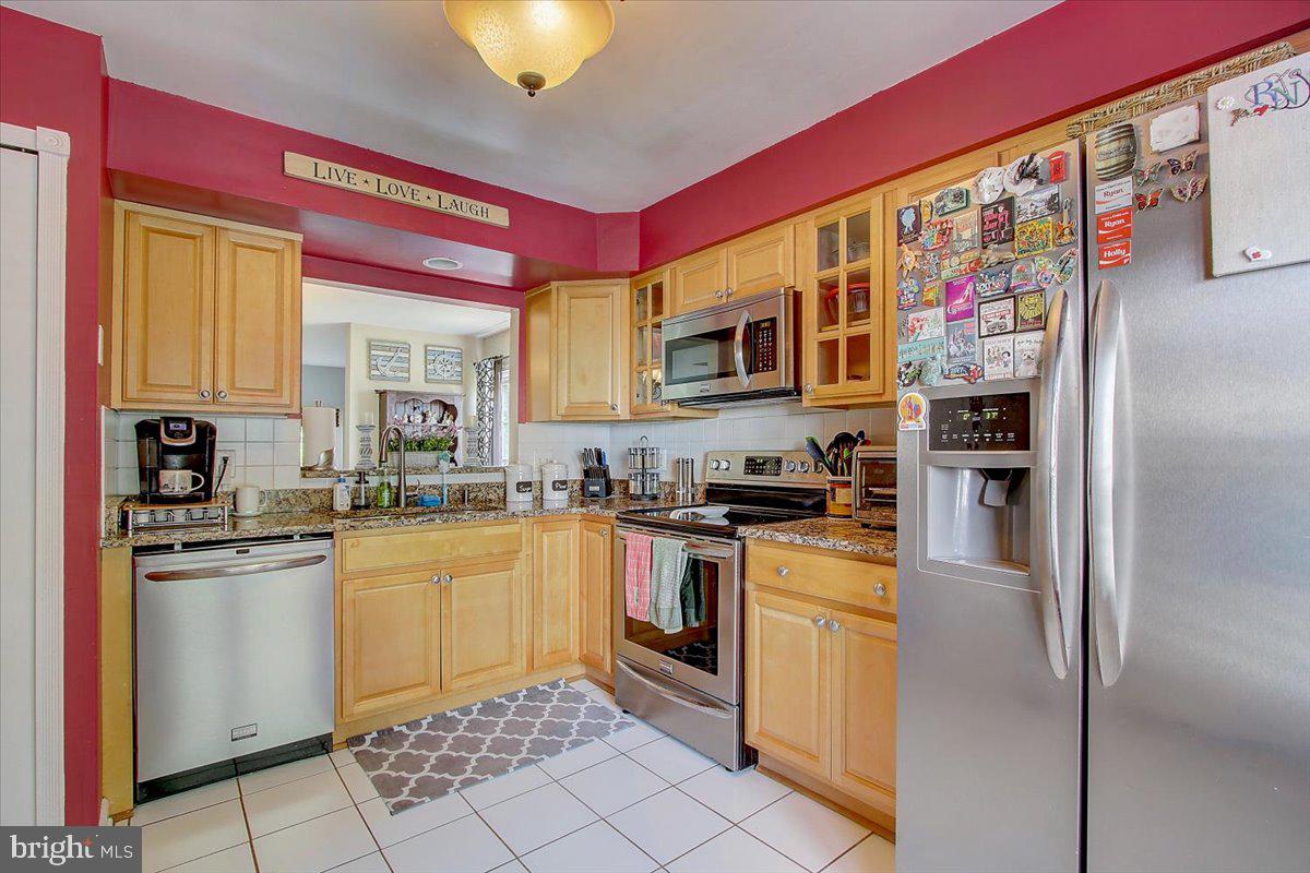 CONSTANT FRIENDSHIP - Residential