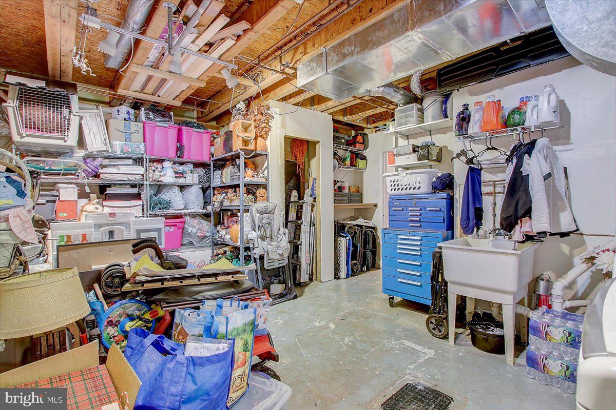 CONSTANT FRIENDSHIP - Residential