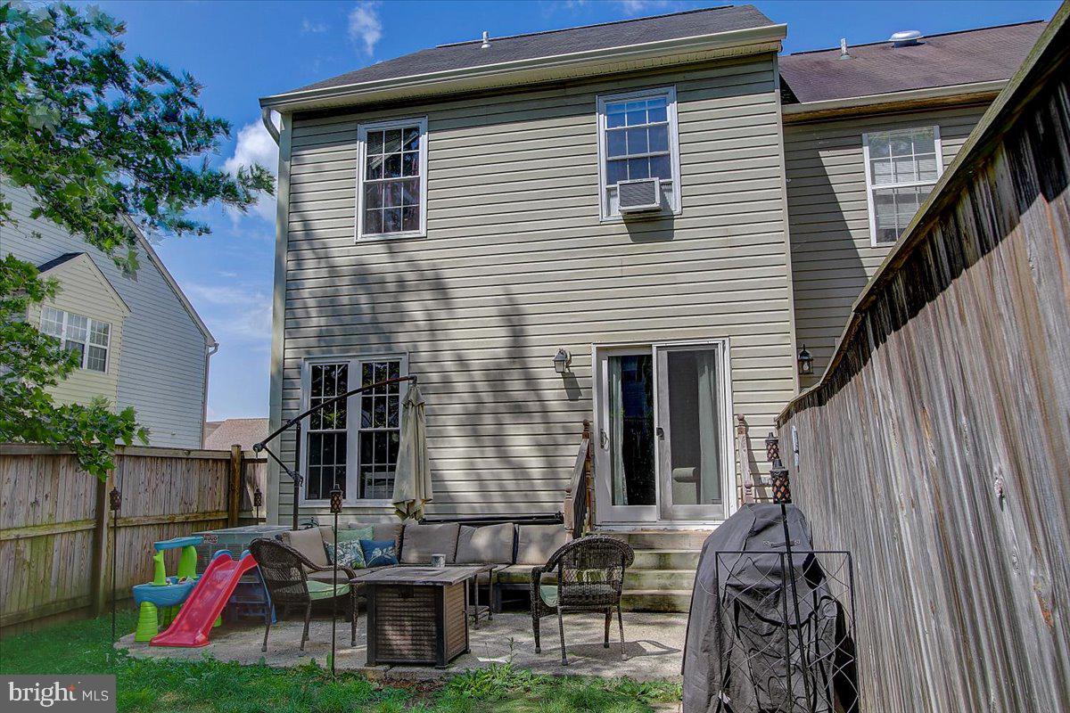 CONSTANT FRIENDSHIP - Residential