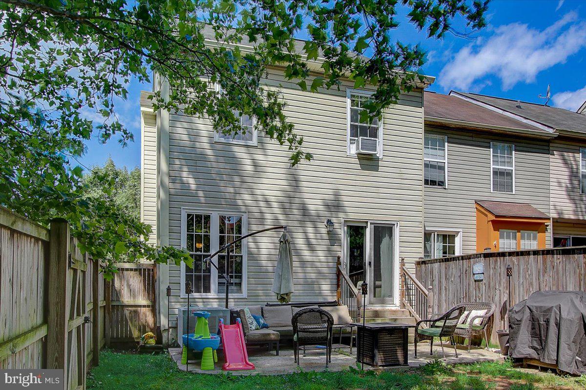 CONSTANT FRIENDSHIP - Residential