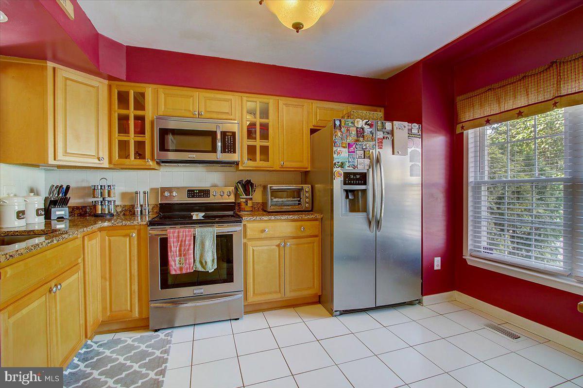 CONSTANT FRIENDSHIP - Residential