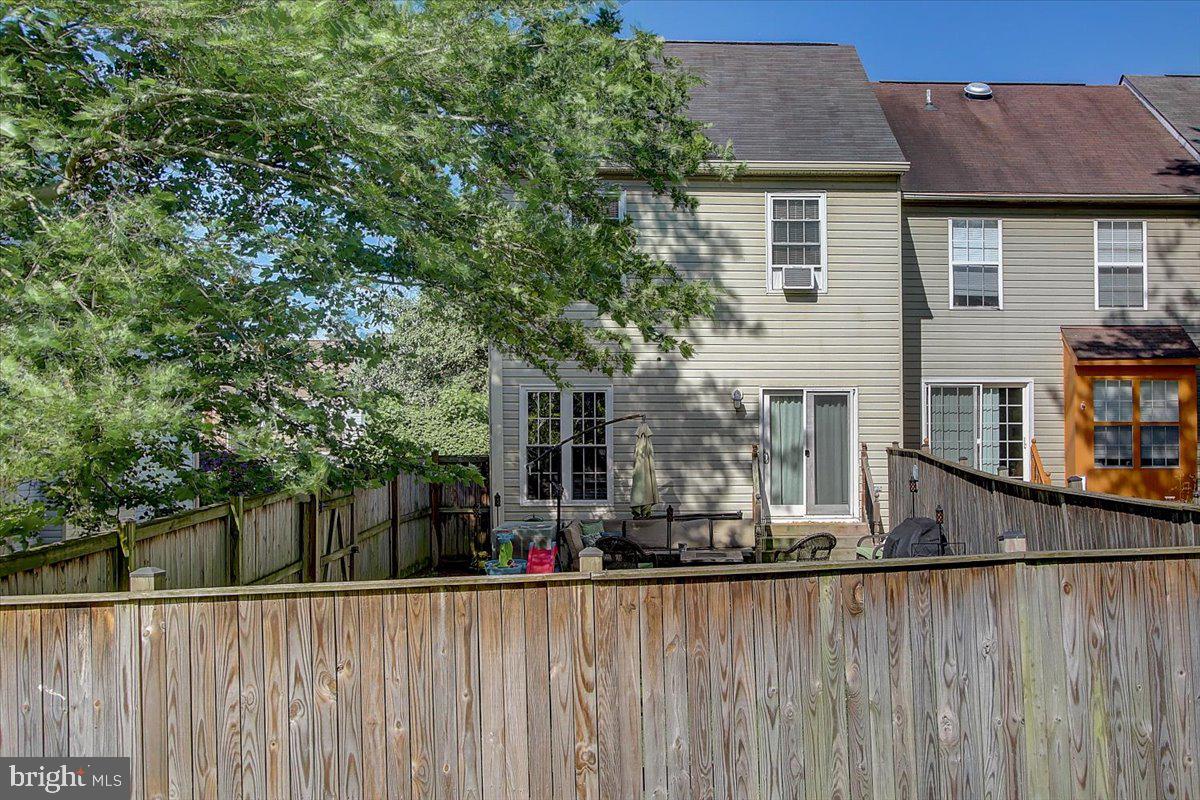 CONSTANT FRIENDSHIP - Residential