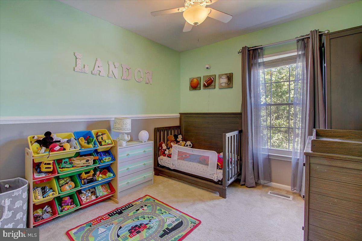 CONSTANT FRIENDSHIP - Residential