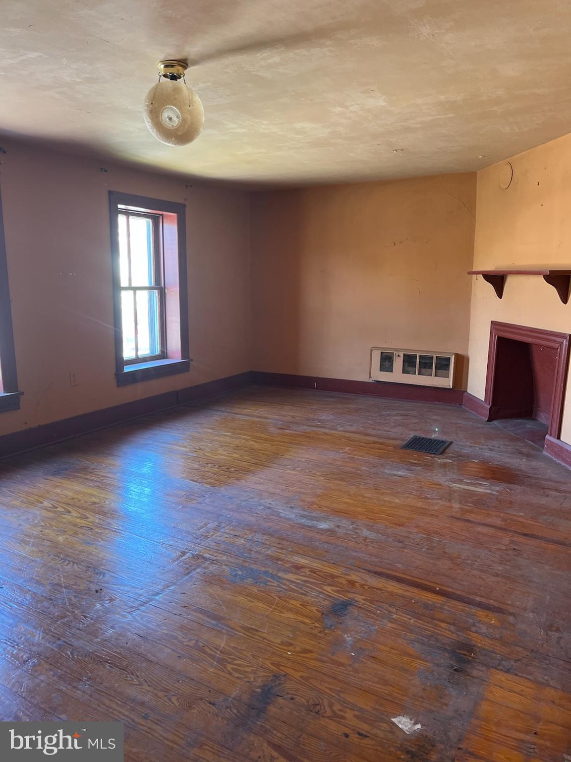 SHARPSBURG - Residential