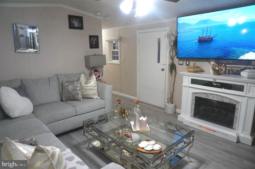 BEAUTIFULLY RENOVATED 14X70  3BR 2B MOBILE HOME LOCATED IN HARFORD MOBILE PARK . SHOWS LIKE A MODEL HOME !! YOU WILL BE IMPRESSED WITH THIS ONE!! WIDE OPEN FLOOR PLAN INCLUDES GORGEOUS BRAND NEW  NEUTRAL WOOD FLOORING  THRU-OUT. SPACIOUS  BRAND NEW  KITCHEN  WITH NEW COUNTERTOP/CABINETS  WITH PLENTY  OF CABINET SPACE. MASTER BATH OFF MASTER BEDROOM HAS HUGE  CORNER  WHIRL POOL JETTED BATH TUB. BRAND NEW LG STOVE - KENMORE REFRIGERATOR/SAMSUNG WASHER/GE  FRONT LOADING DRYER LESS THAN A YEAR OLD. BRAND NEW ROOF WITH 5 YR LABOR WARRANTY /35 YEAR SHINGLES.  RELAX ON THE HUGE LIKE NEW  COVERED 20X12 DECK.  LARGE 10X12 SHED FOR EXTRA STORAGE. ONE LEVEL LIVING AT ITS FINEST!! HARFORD MOBILE VILLAGE OFFERS THE FOLLOWING  AMENITIES TO PARK RESIDENTS:   IN GROUND POOL -  CHILDREN'S PLAYGROUND-CLUB HOUSE AVAILABLE FOR RENT FOR FAMILY EVENTS-  HOLIDAY PARTIES-OFF STREET PARKING-NEWSLETTER- ON SITE PARK OFFICE-LIGHTED STREETS. PETS WELCOME WITH RESTRICTIONS - COMMUNITY EVENTS. 
PARK RENT IS $574/MONTH** ALL RESIDENTS MUST BE APPROVED BY PARK MGT TO RESIDE IN PARK.  FOR  REQUIREMENTS OR QUESTIONS REGARDING APPROVAL TO RESIDE IN THE PARK  OR ANY OTHER RELATED COSTS OF RESIDING IN PARK, OR GO TO HARFORD VILLAGE WEBSITE TO FILL OUT APPLICATION FOR APPROVAL. PARK CHARGES $50 PER APPLICANT FEE  FOR ANY ONE OVER 18  THAT WILL BE RESIDING IN THE PARK . ** ALL GROUND RENT AND OTHER PARK RELATED CHARGES TO BE CONFIRMED BY BUYER- SELLER NOT RESPONSIBLE FOR  ANY AMOUNTS NOTED . BUYER TO CONFIRM ALL CHARGES WITH HARFORD MOBILE.