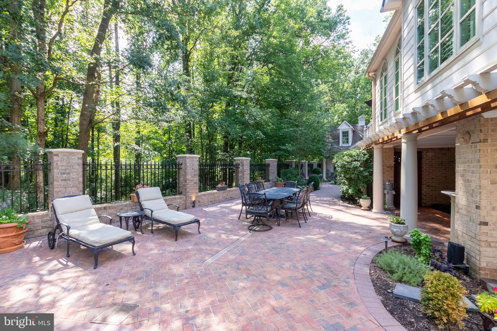 CHACONAS ESTATES - Residential