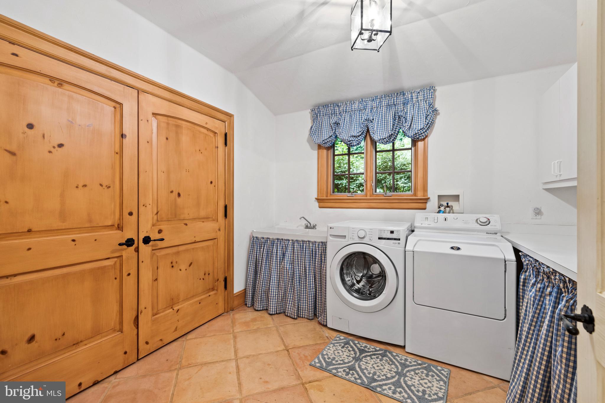 CAVES VALLEY GOLF CLUB - Residential