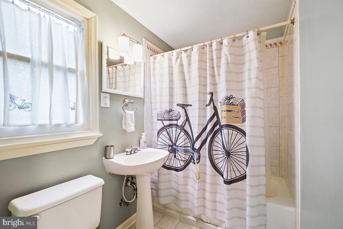 SHARON WOODS - Residential