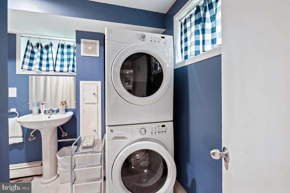 SHARON WOODS - Residential