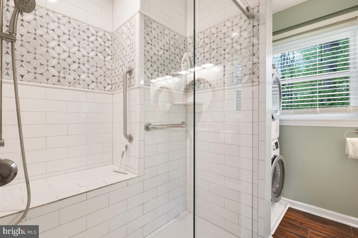 SHARON WOODS - Residential