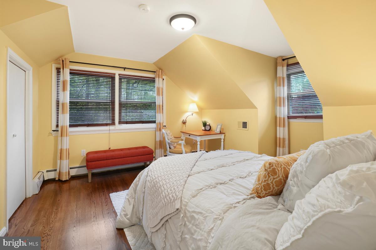 SHARON WOODS - Residential