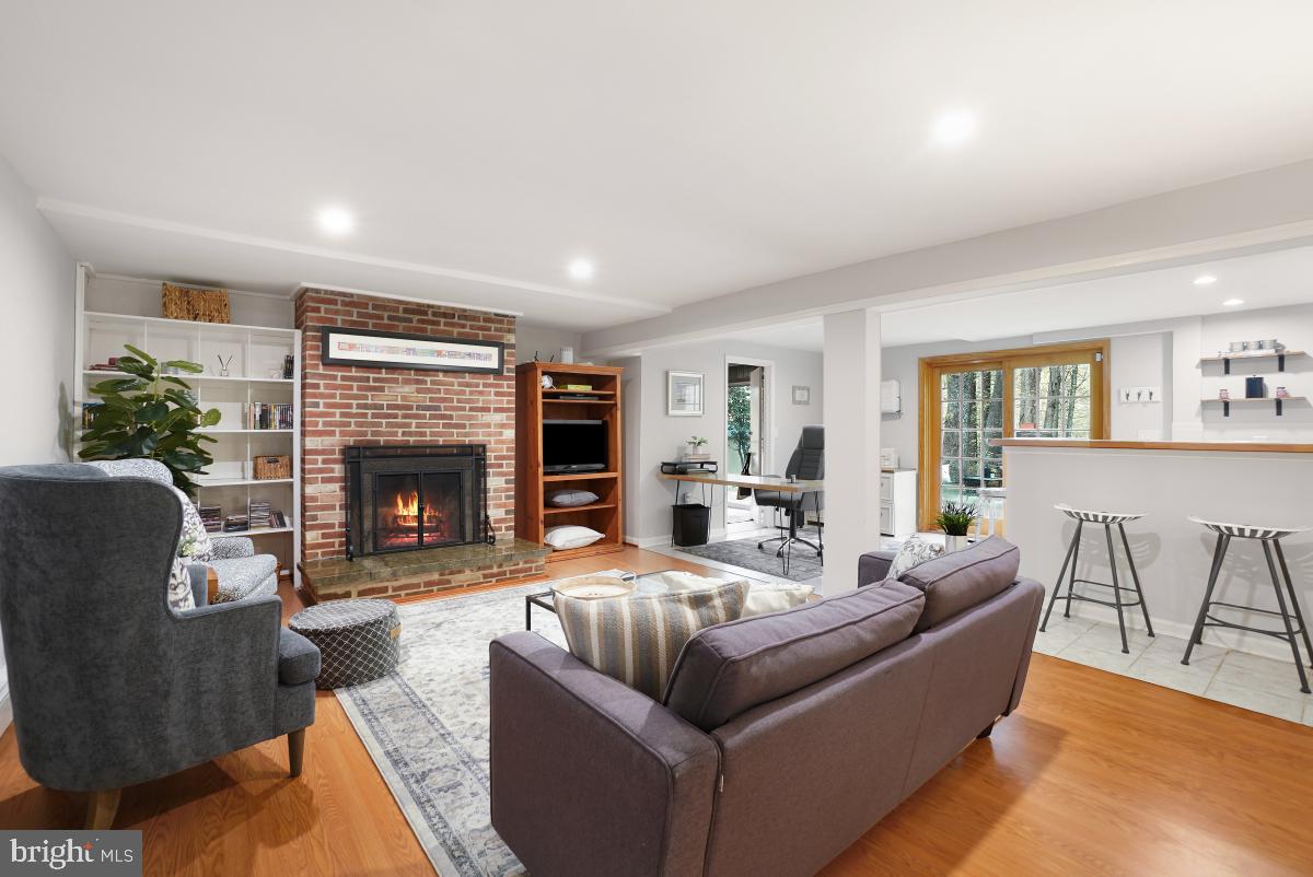 SHARON WOODS - Residential