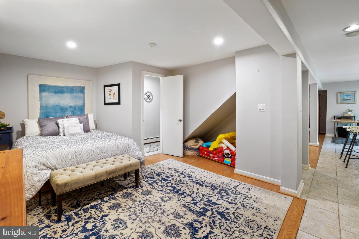 SHARON WOODS - Residential