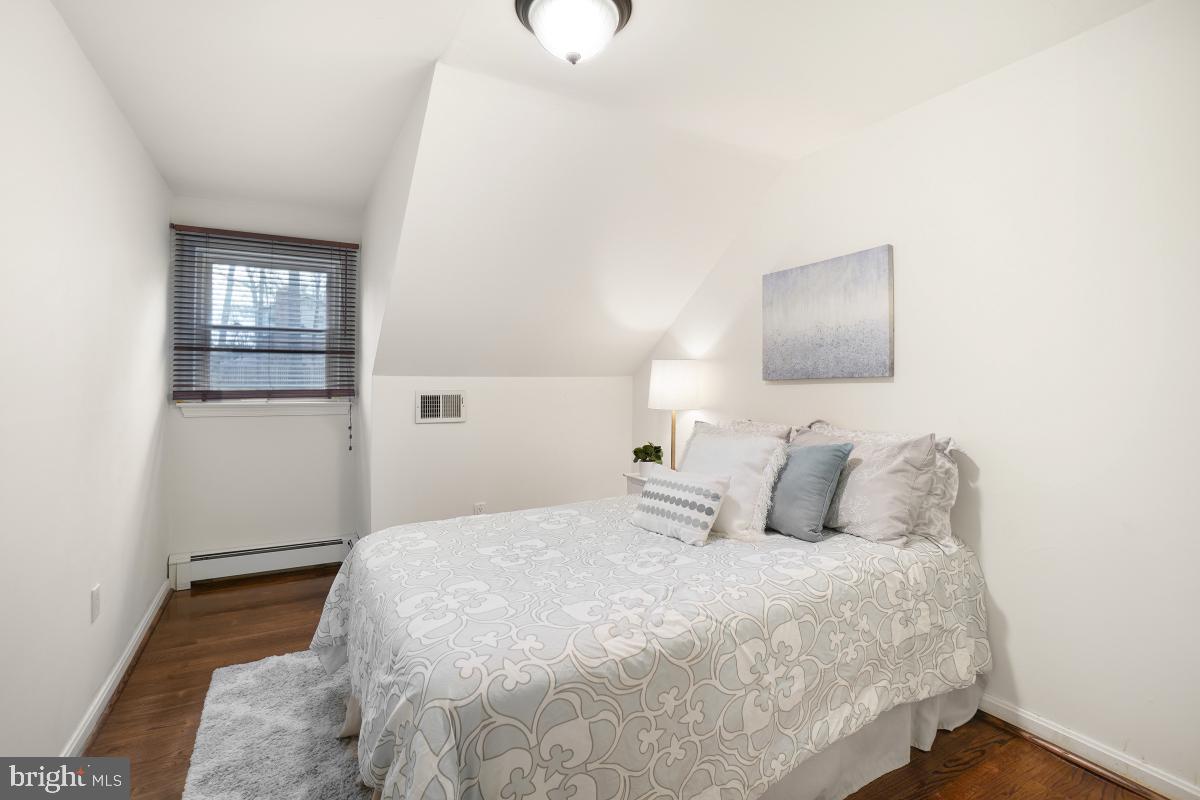 SHARON WOODS - Residential