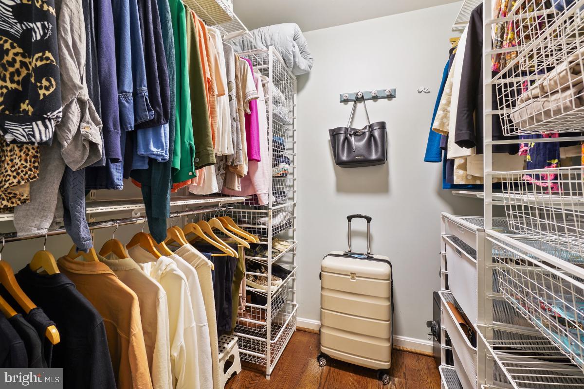 SHARON WOODS - Residential