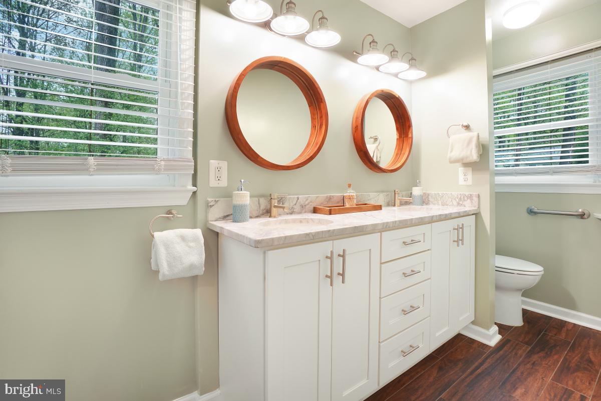 SHARON WOODS - Residential