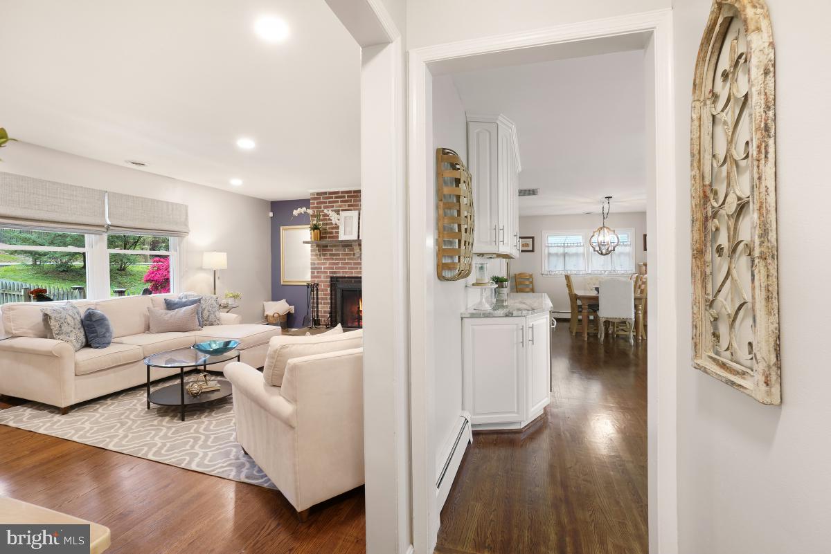 SHARON WOODS - Residential