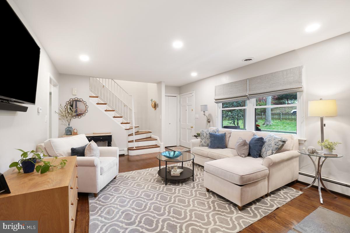 SHARON WOODS - Residential