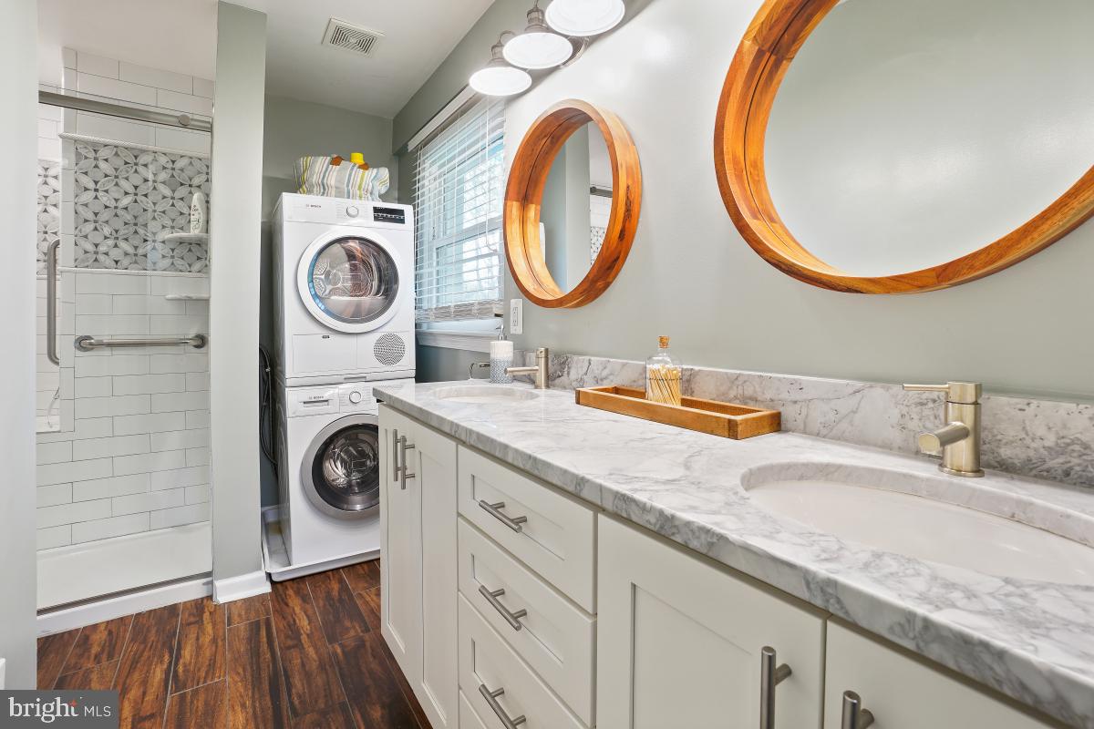 SHARON WOODS - Residential