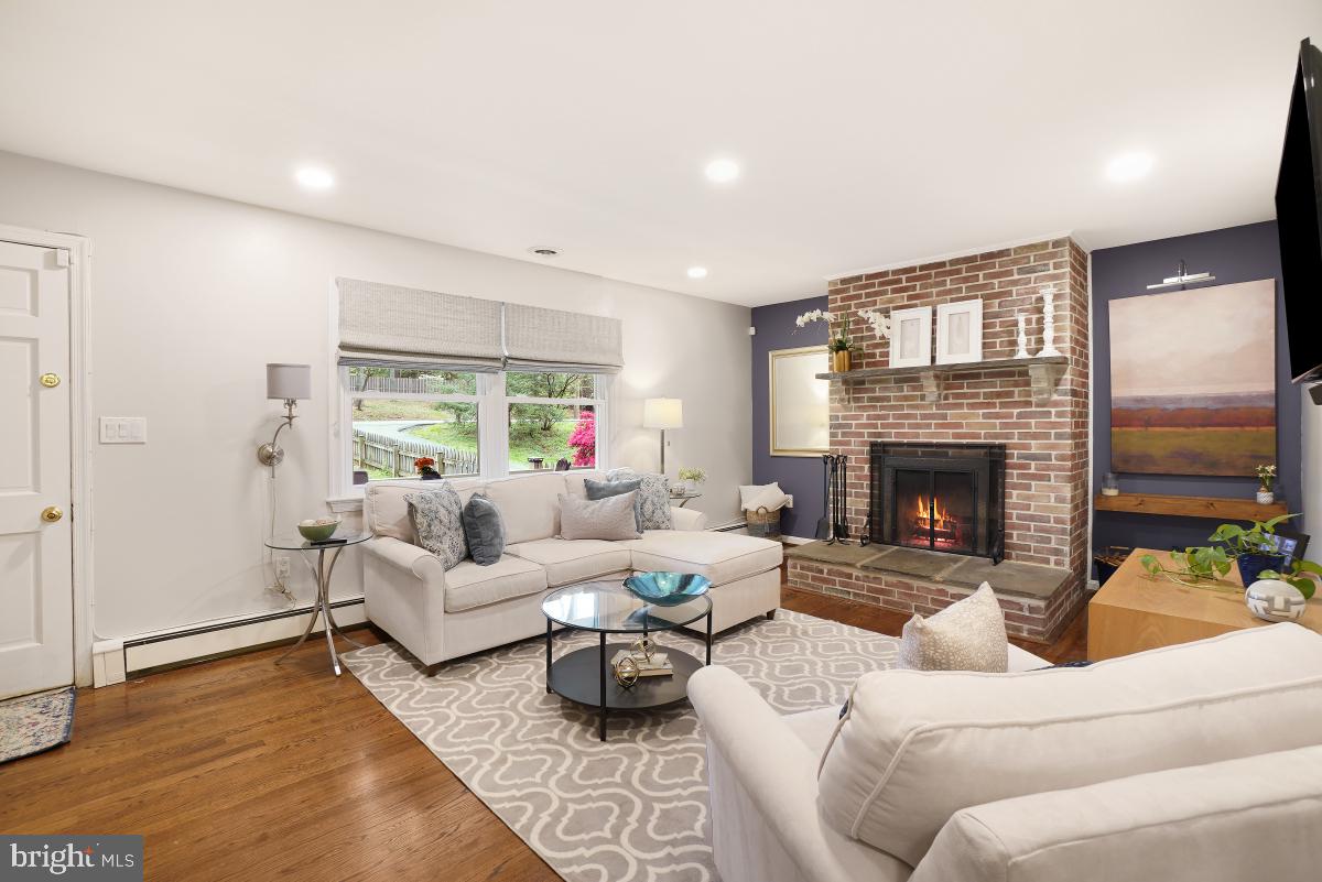 SHARON WOODS - Residential