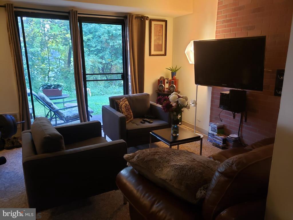 PHEASANT RUN - Commercial Sale