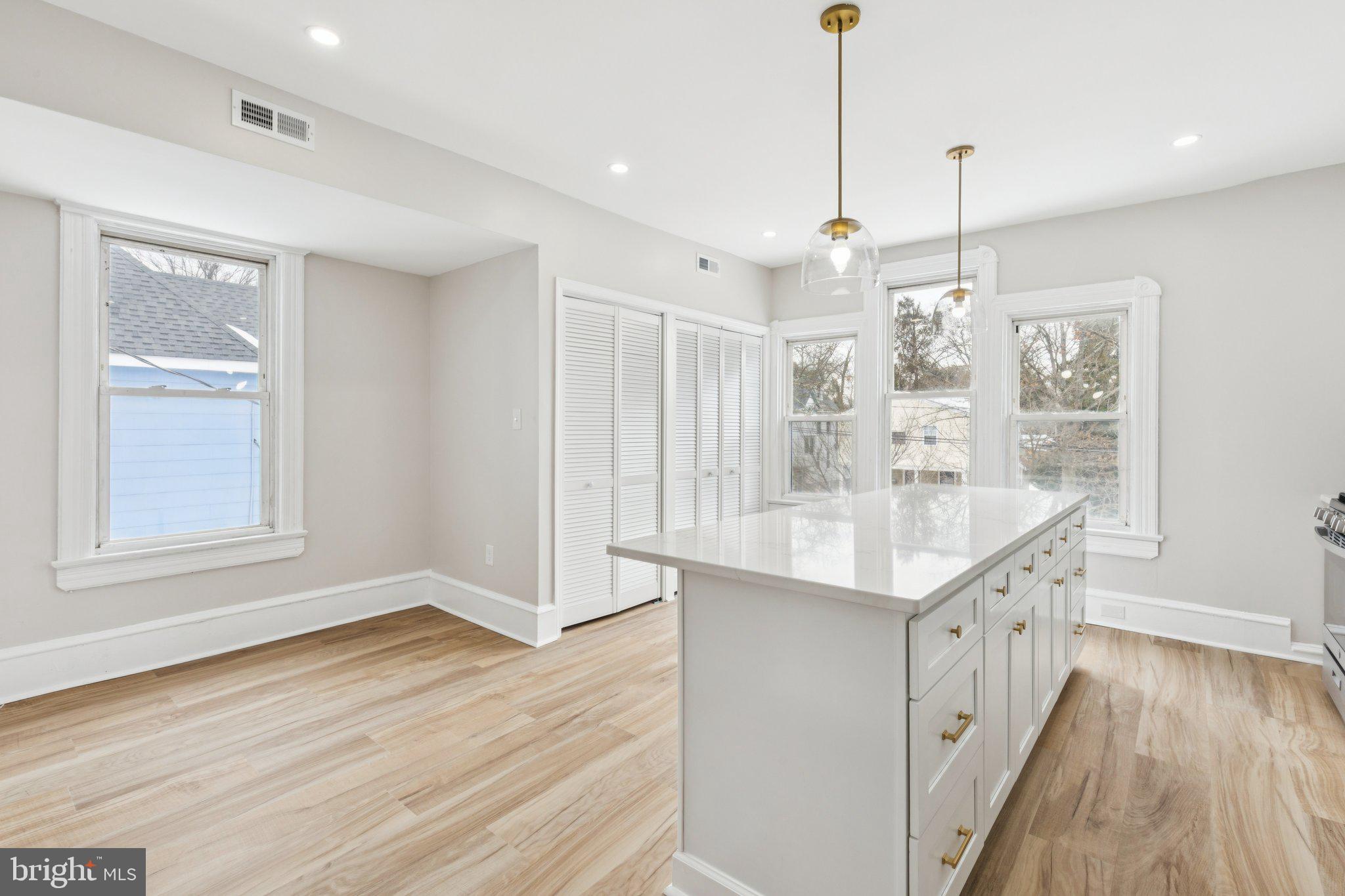 11 LEXINGTON AVENUE B