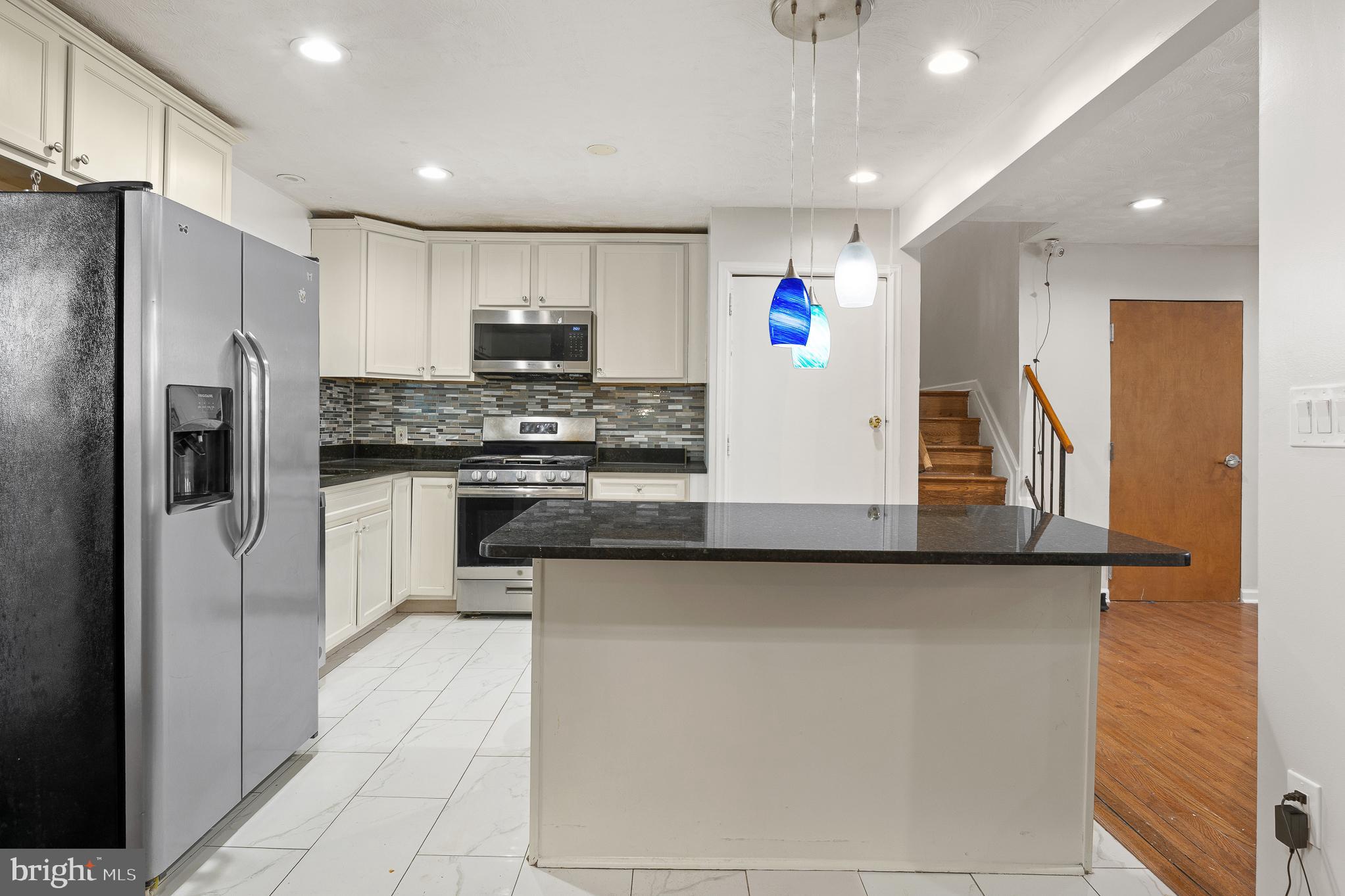 ROYALE GARDENS - Residential