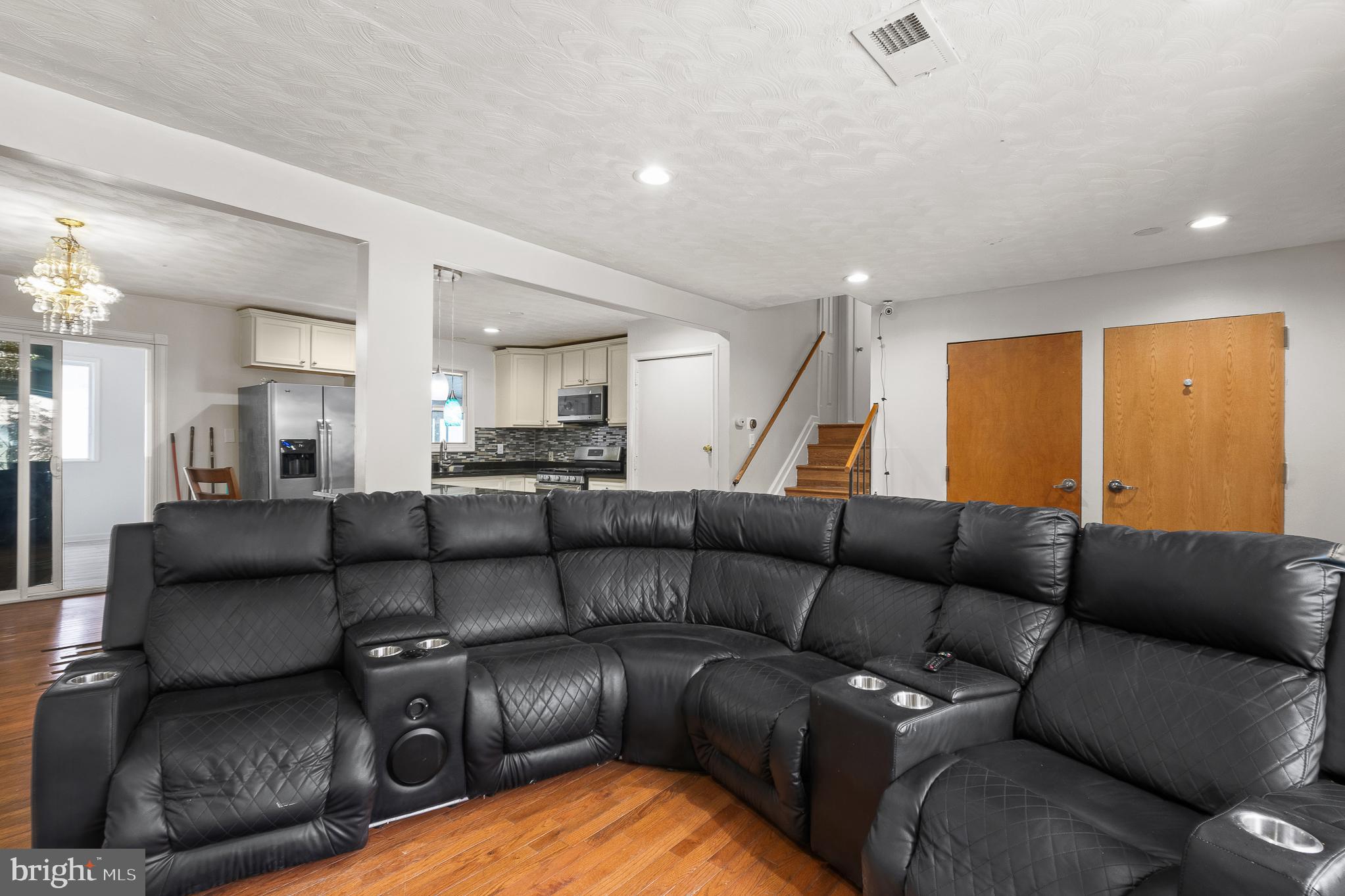 ROYALE GARDENS - Residential