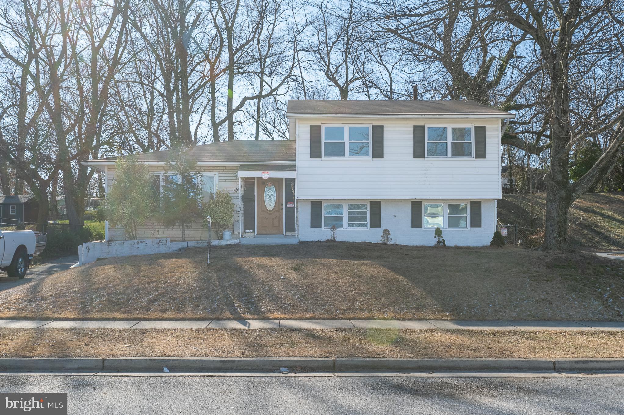 ROYALE GARDENS - Residential