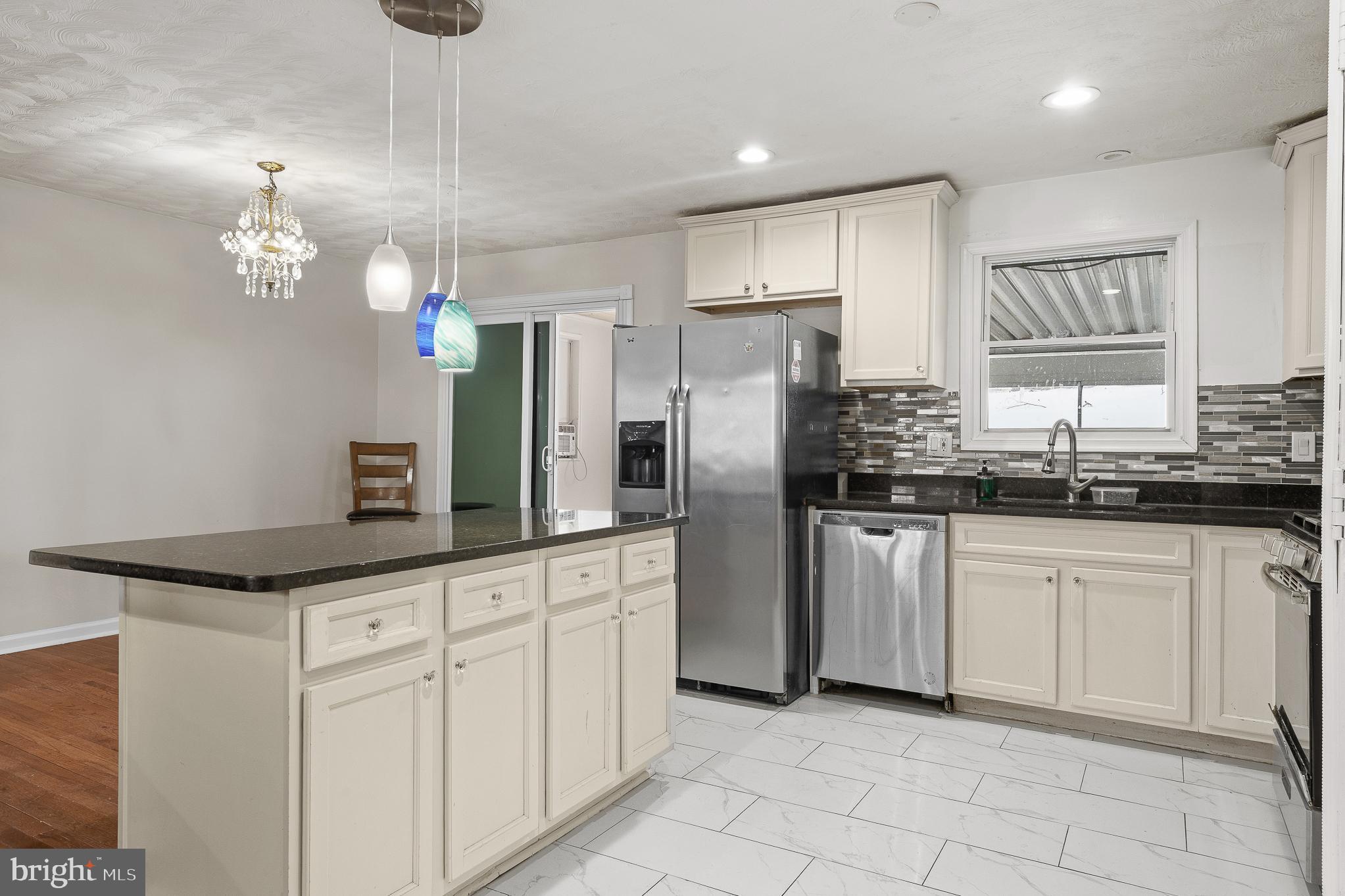 ROYALE GARDENS - Residential