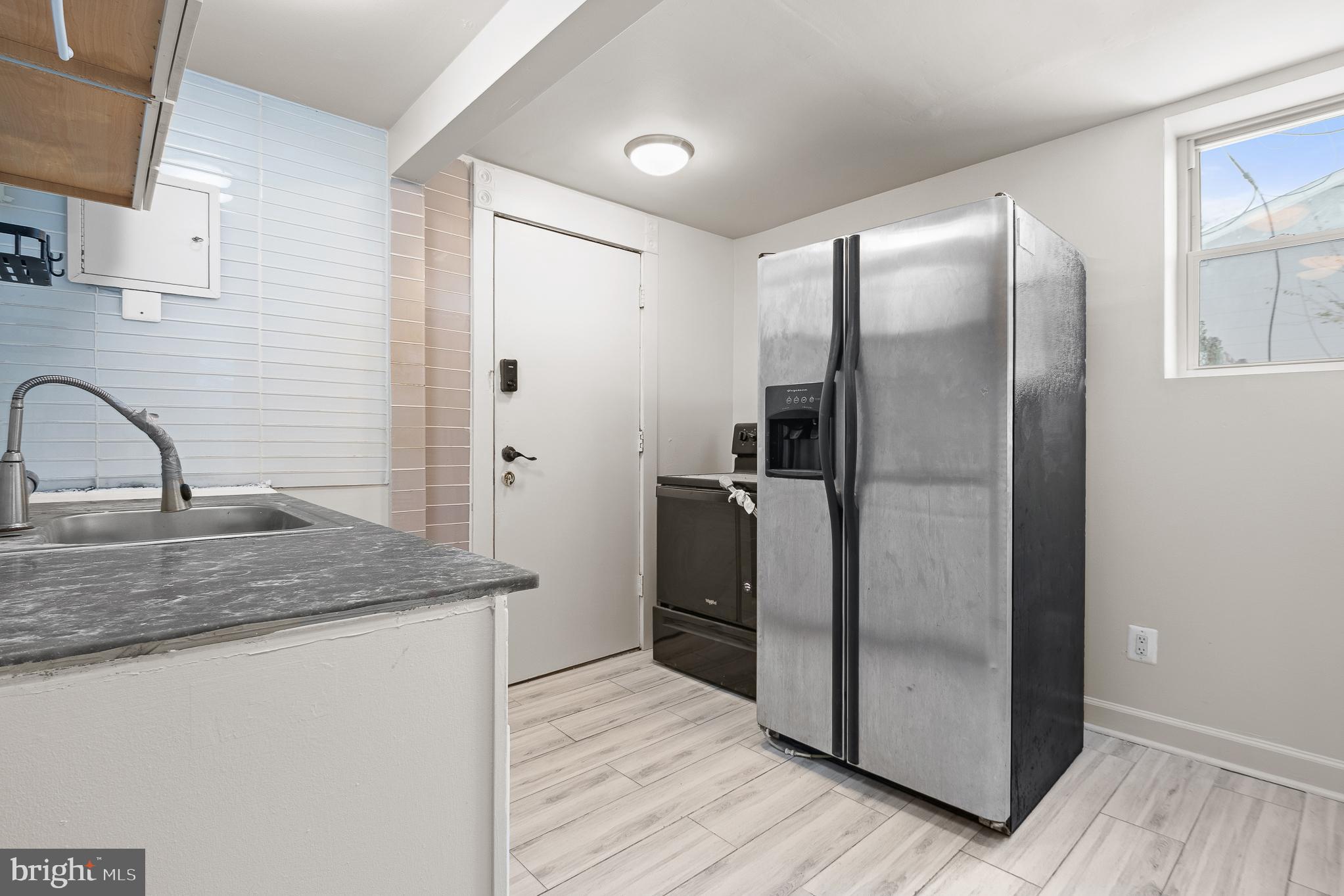 ROYALE GARDENS - Residential