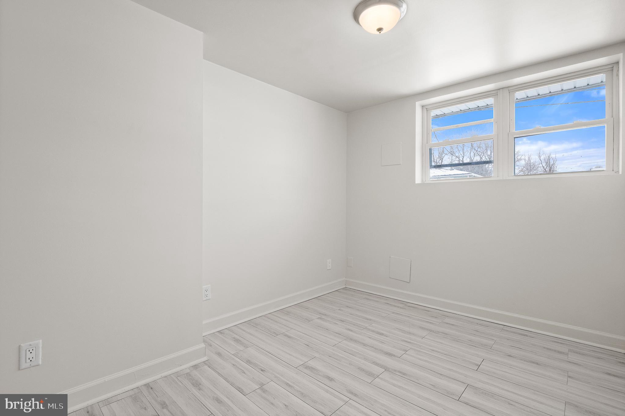 ROYALE GARDENS - Residential