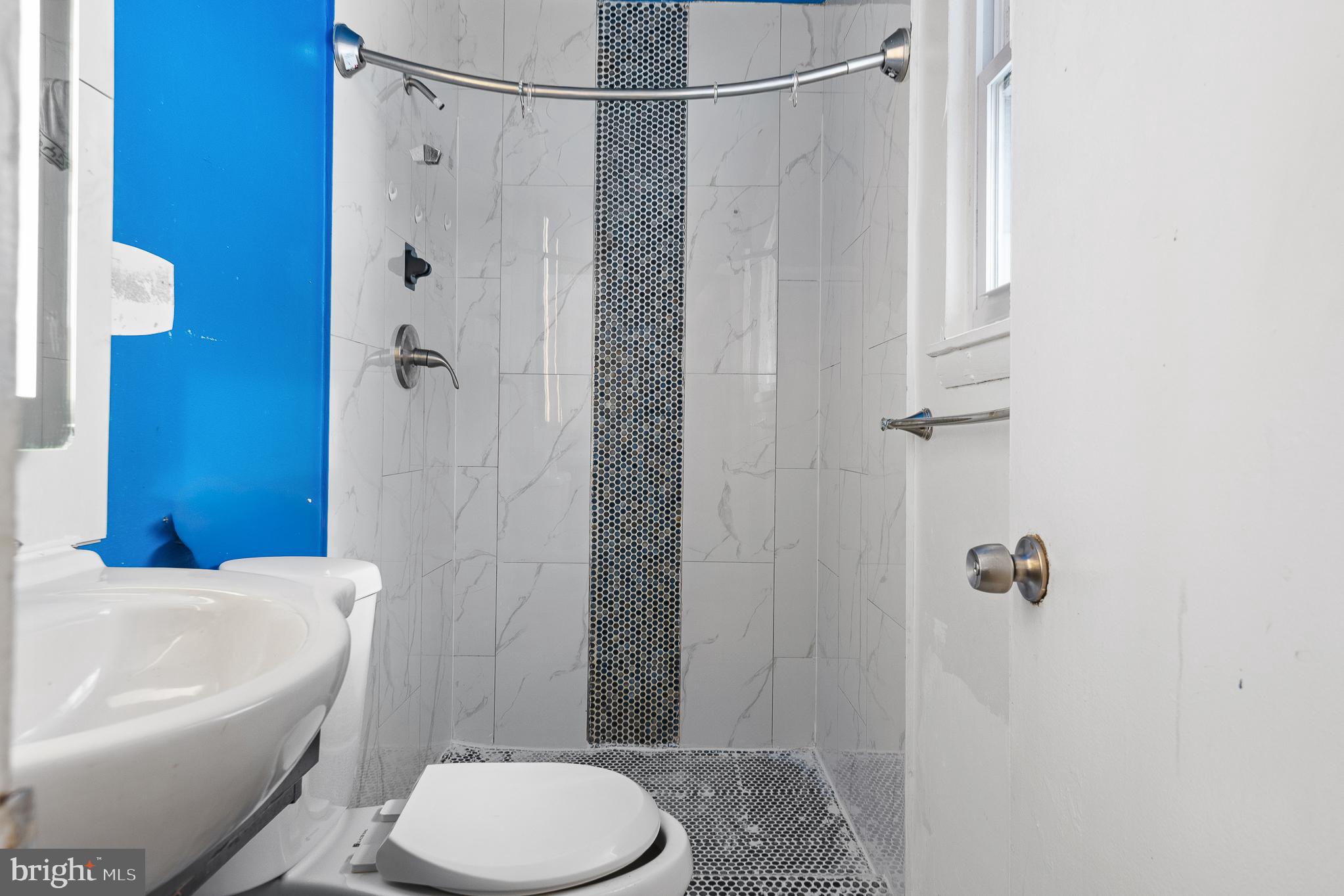 ROYALE GARDENS - Residential