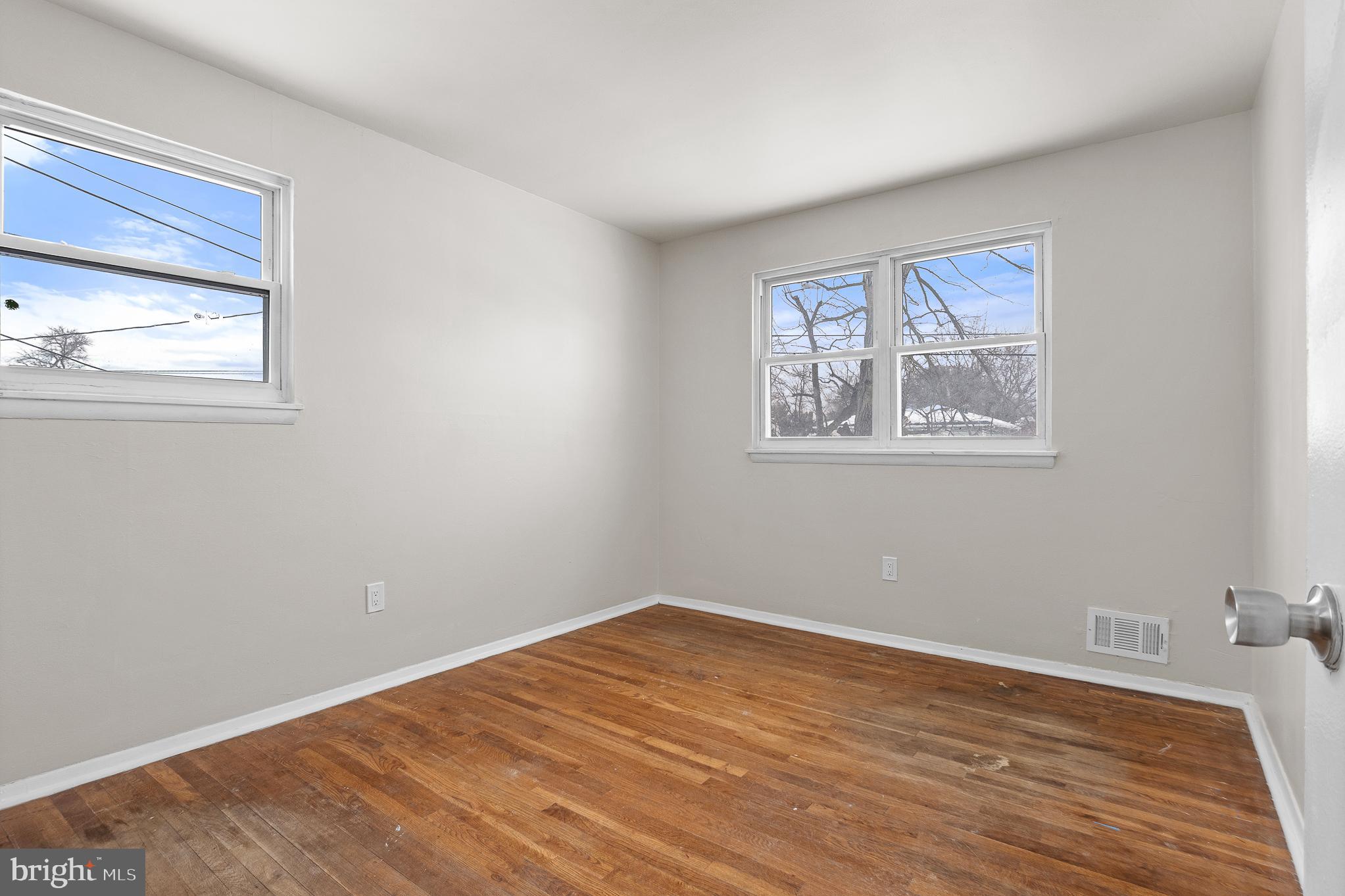 ROYALE GARDENS - Residential