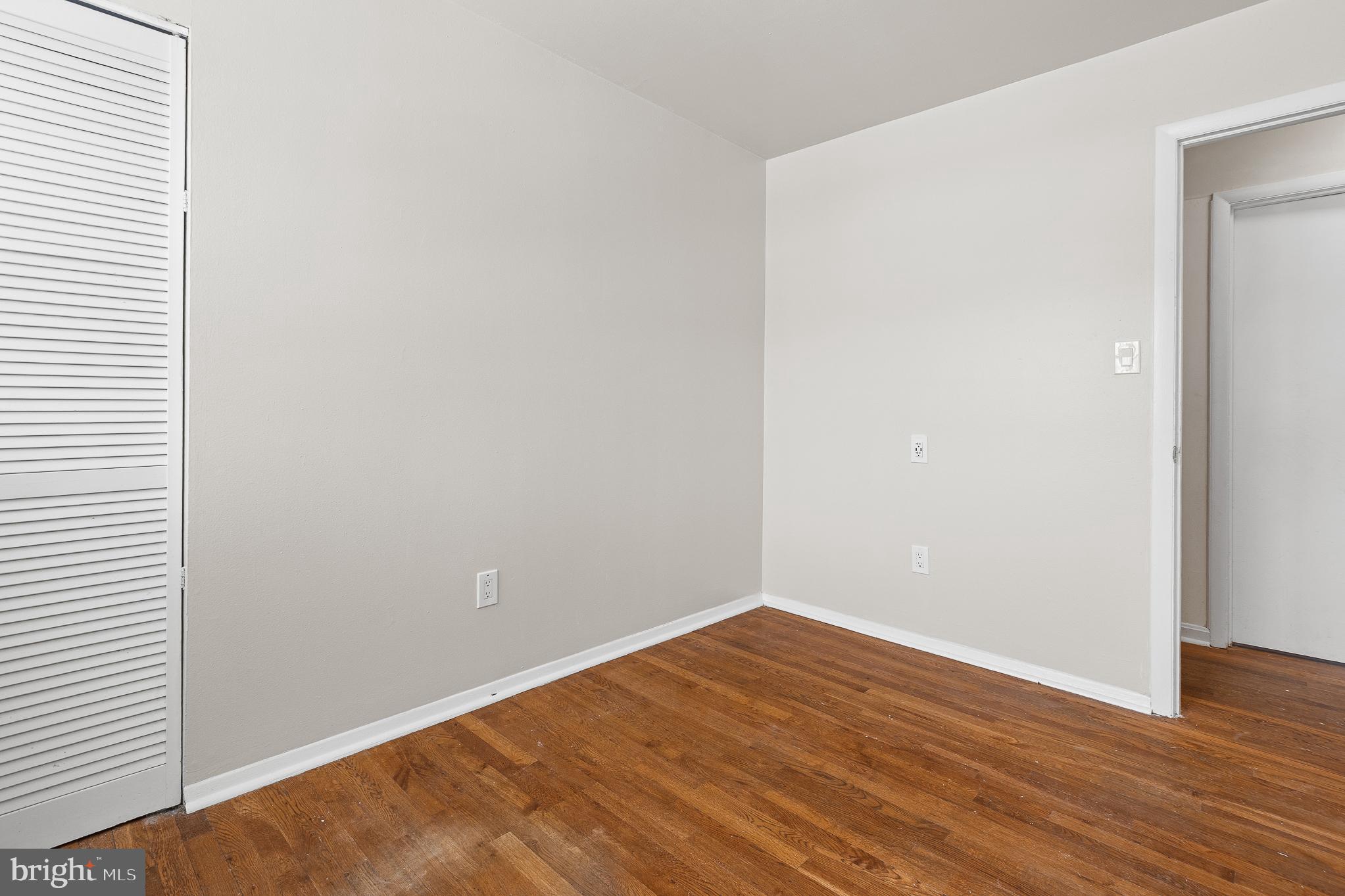 ROYALE GARDENS - Residential