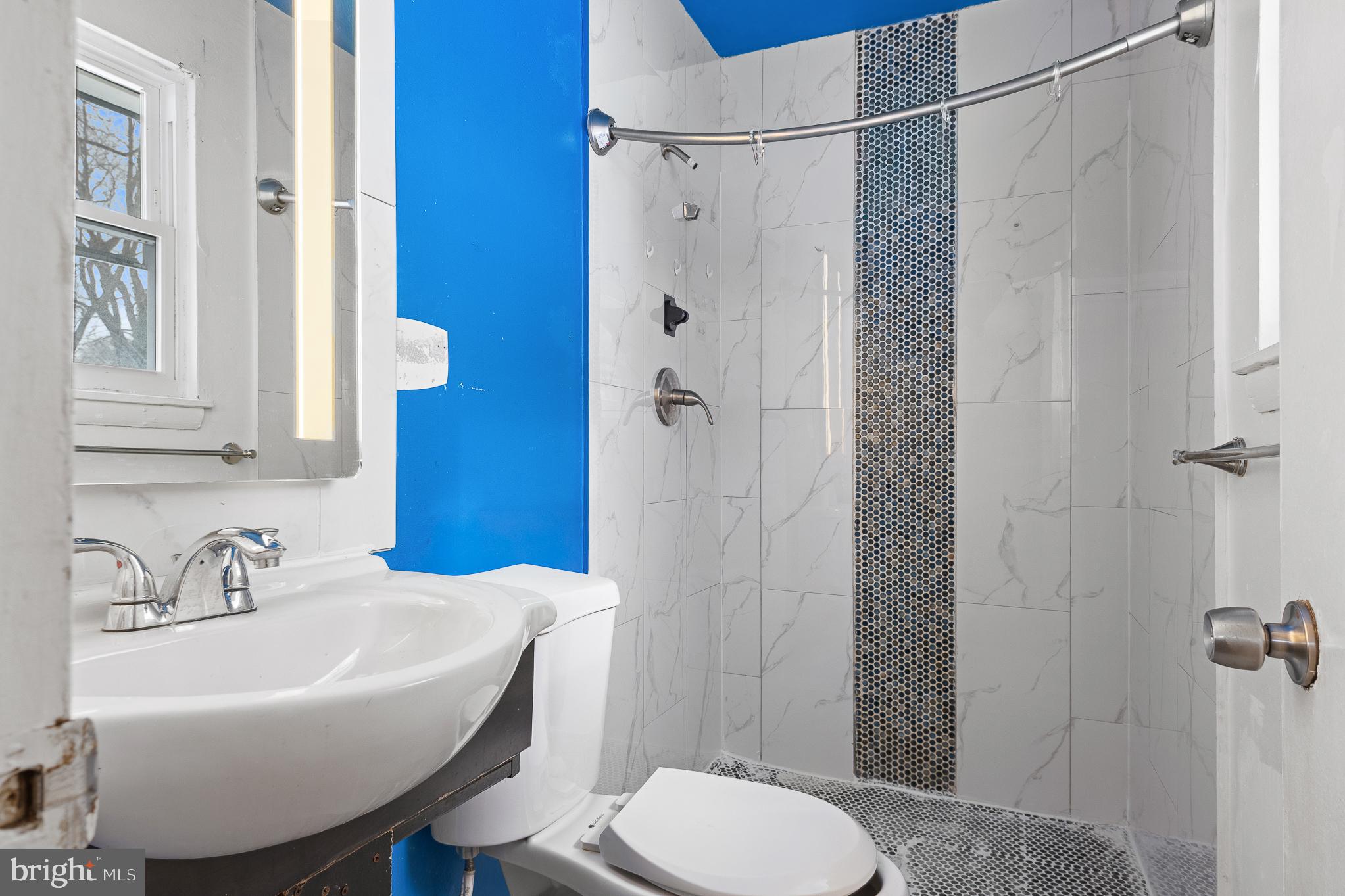 ROYALE GARDENS - Residential