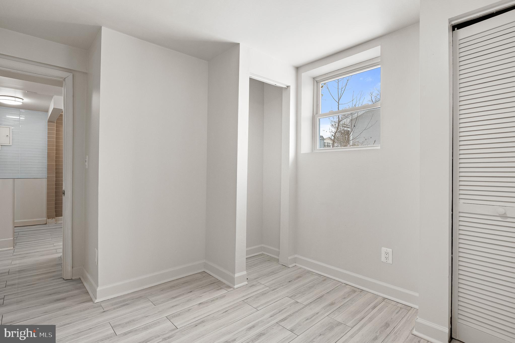 ROYALE GARDENS - Residential