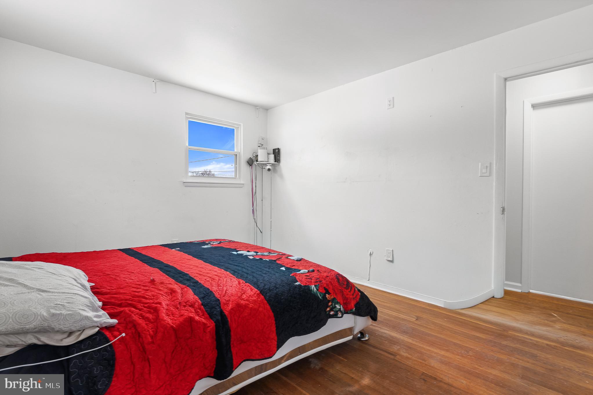 ROYALE GARDENS - Residential